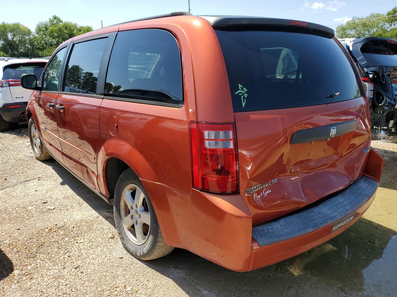 Photo 2 VIN: 2D8HN44H88R792624 - DODGE CARAVAN 