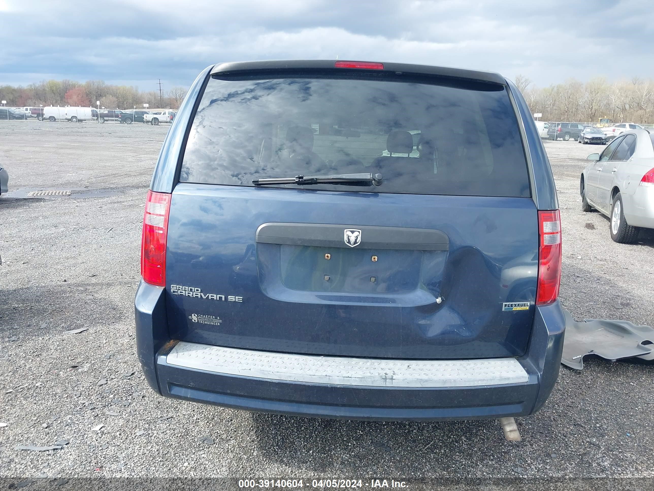 Photo 15 VIN: 2D8HN44HX8R110861 - DODGE CARAVAN 