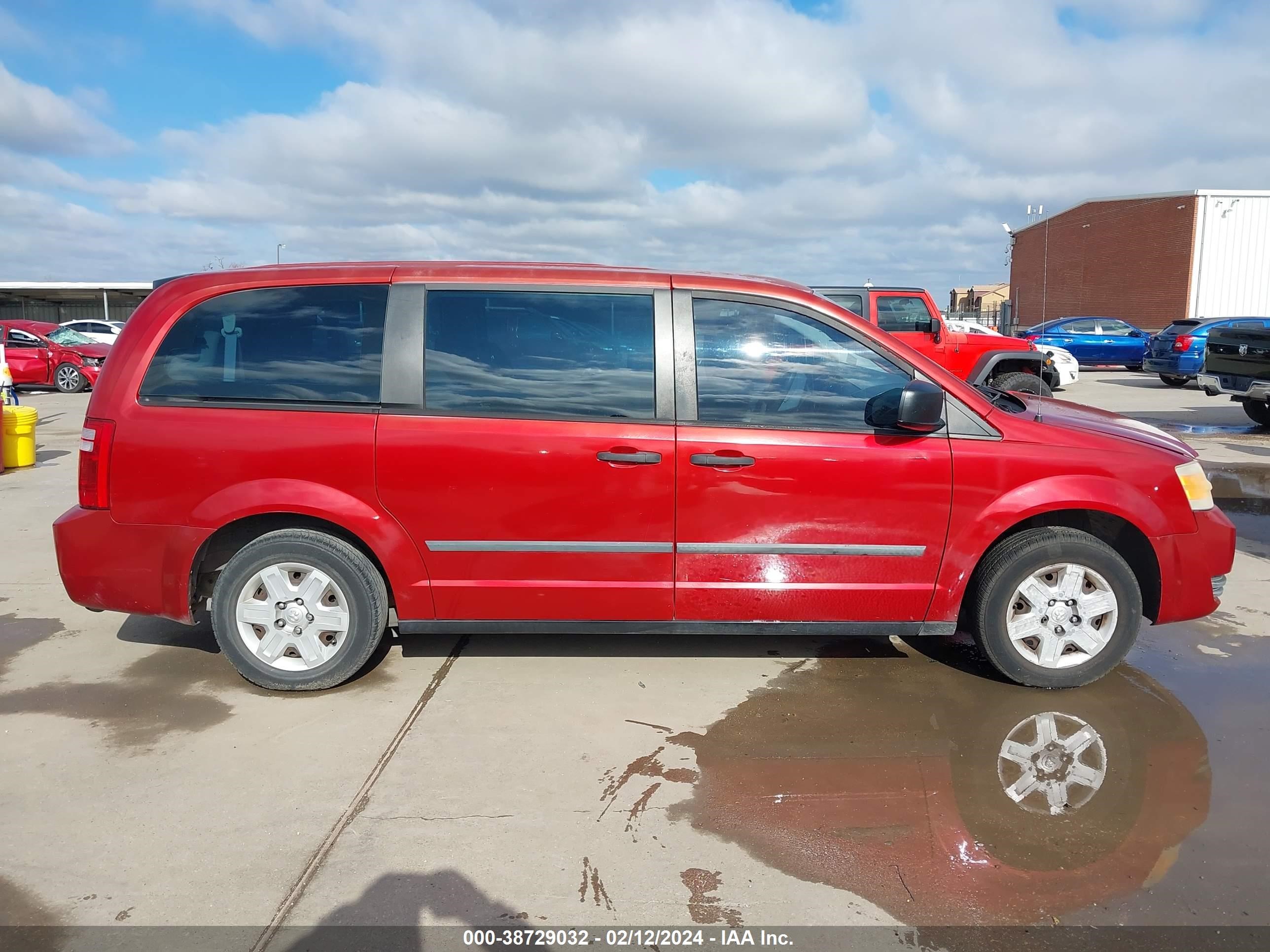 Photo 13 VIN: 2D8HN44HX8R124646 - DODGE CARAVAN 