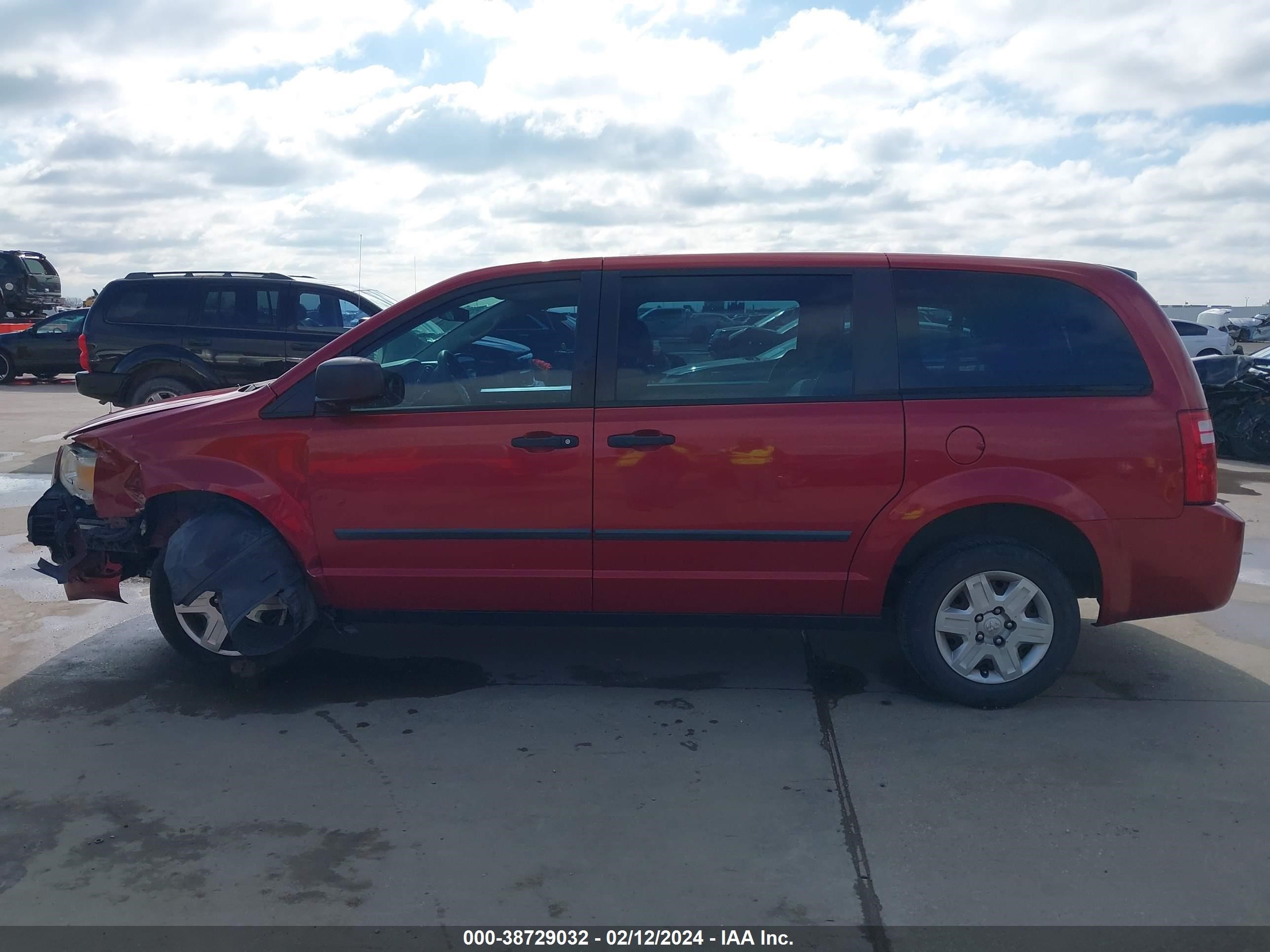 Photo 14 VIN: 2D8HN44HX8R124646 - DODGE CARAVAN 