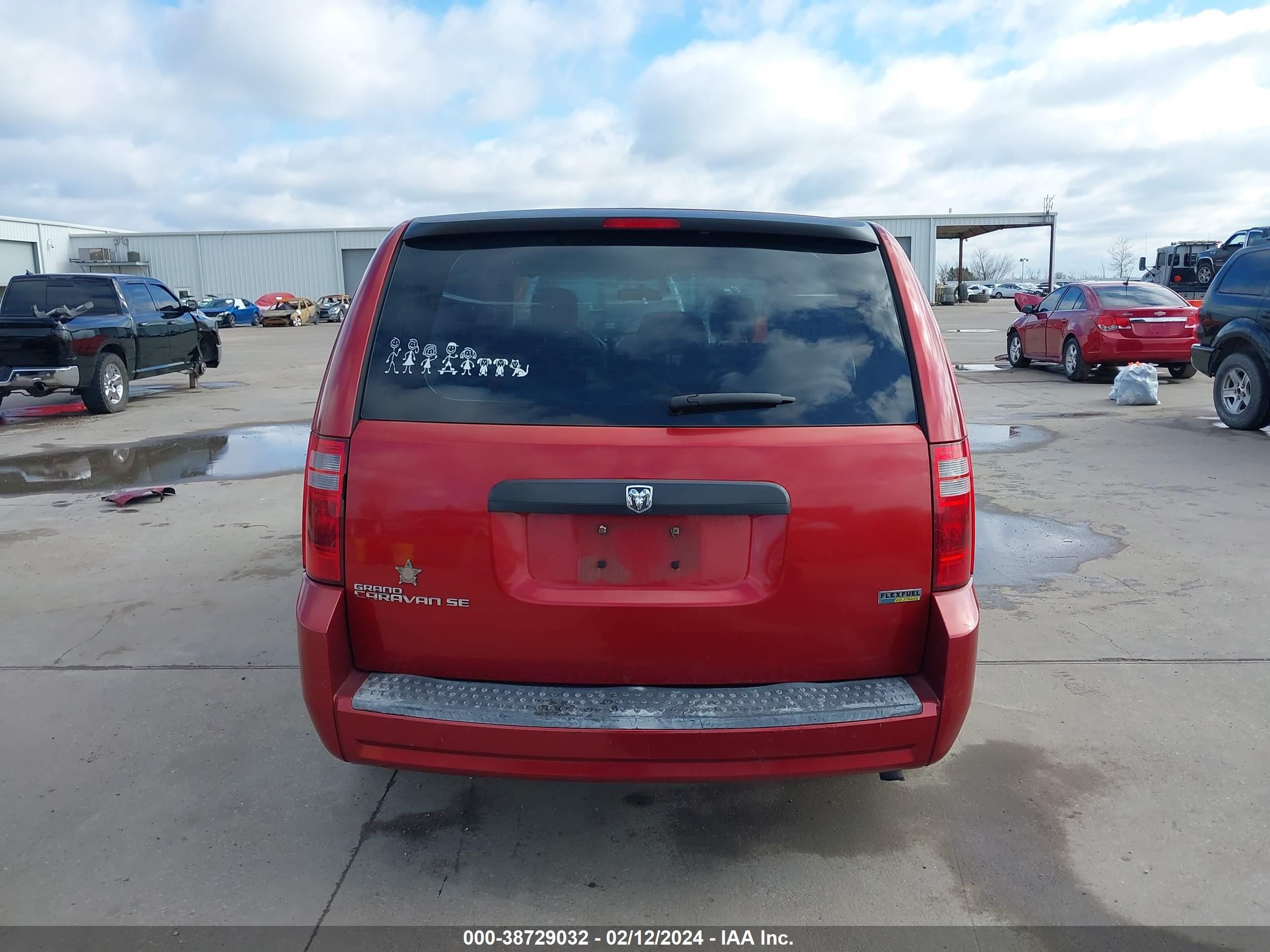 Photo 16 VIN: 2D8HN44HX8R124646 - DODGE CARAVAN 