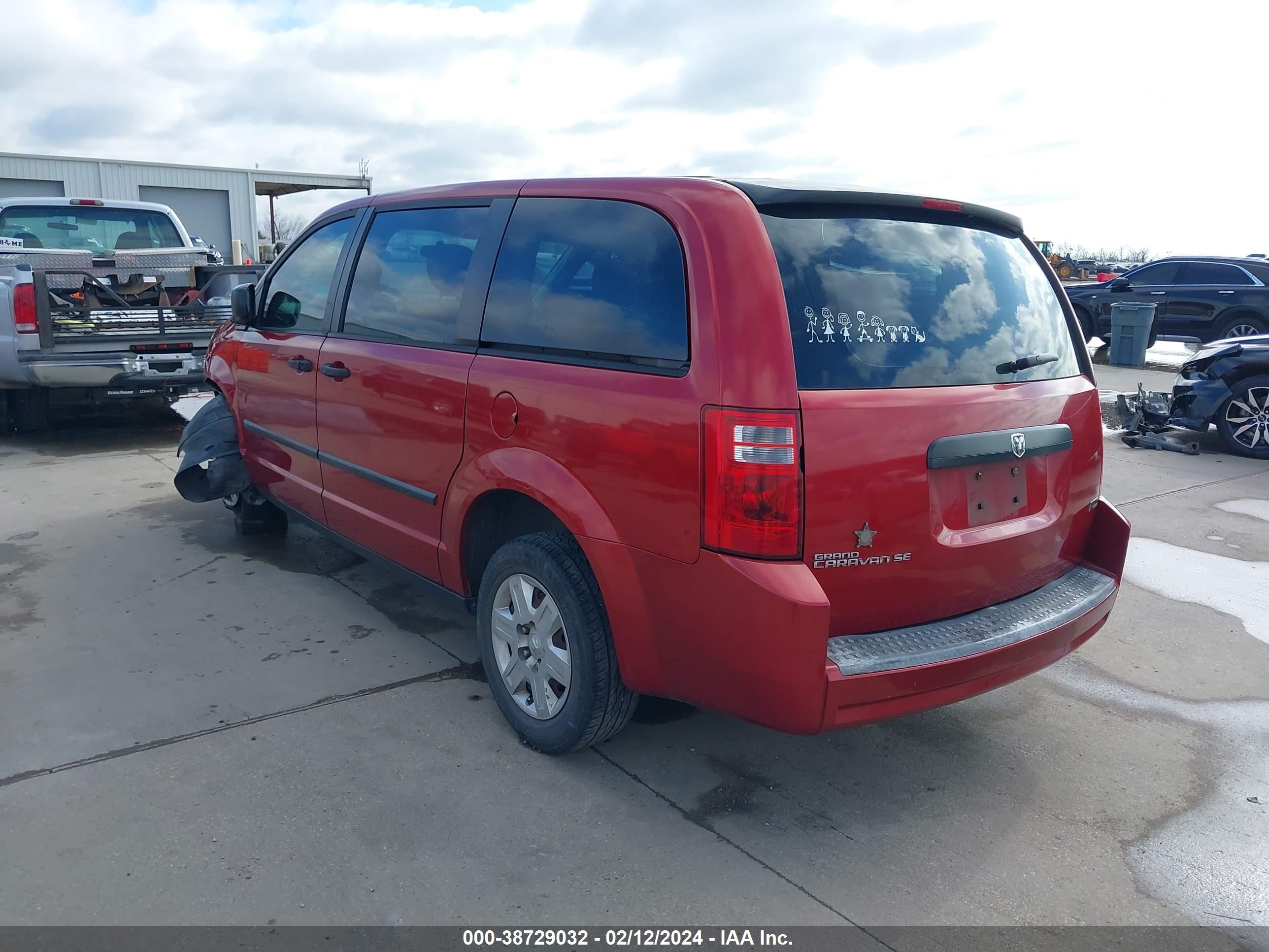 Photo 2 VIN: 2D8HN44HX8R124646 - DODGE CARAVAN 