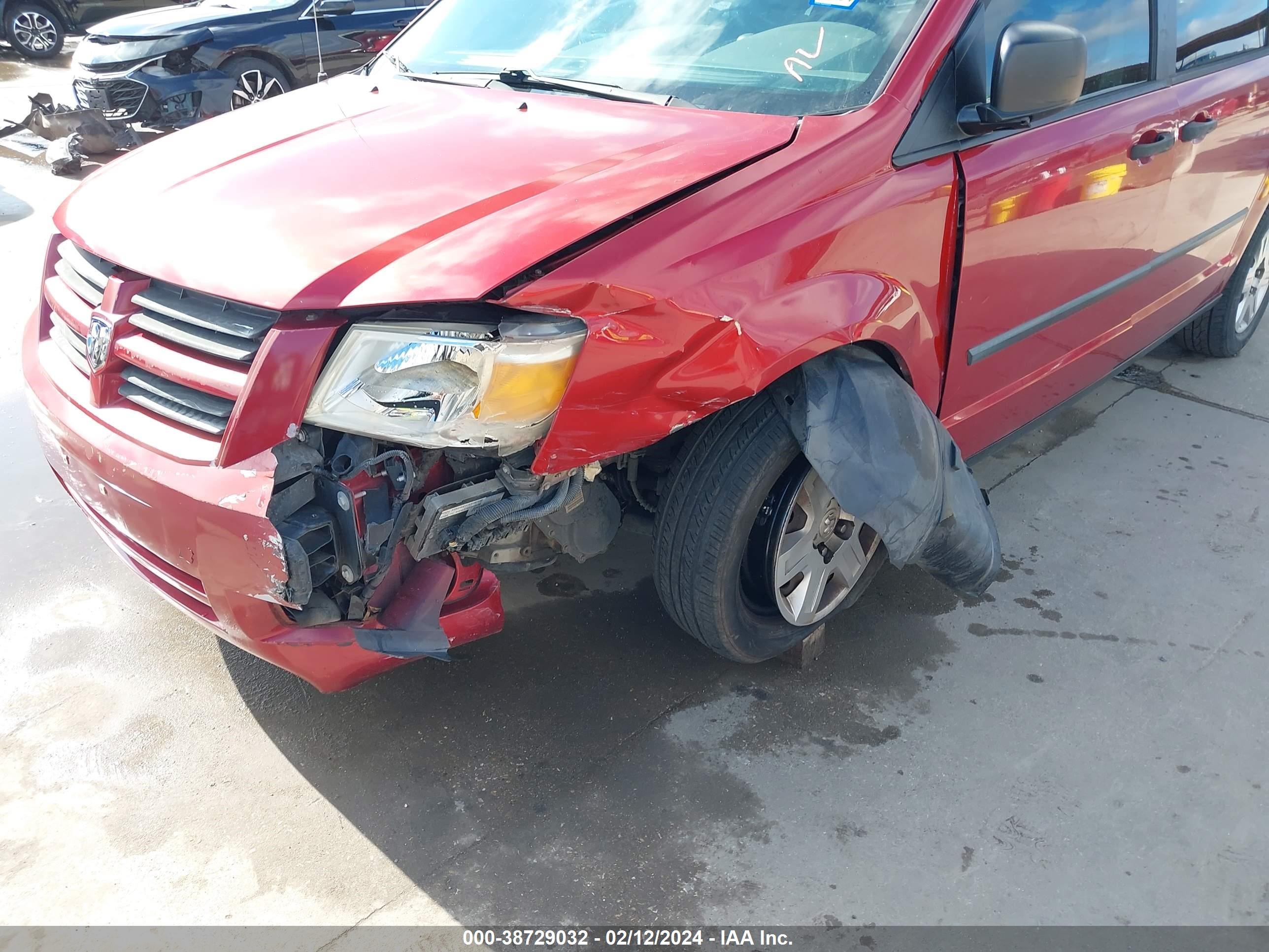 Photo 5 VIN: 2D8HN44HX8R124646 - DODGE CARAVAN 