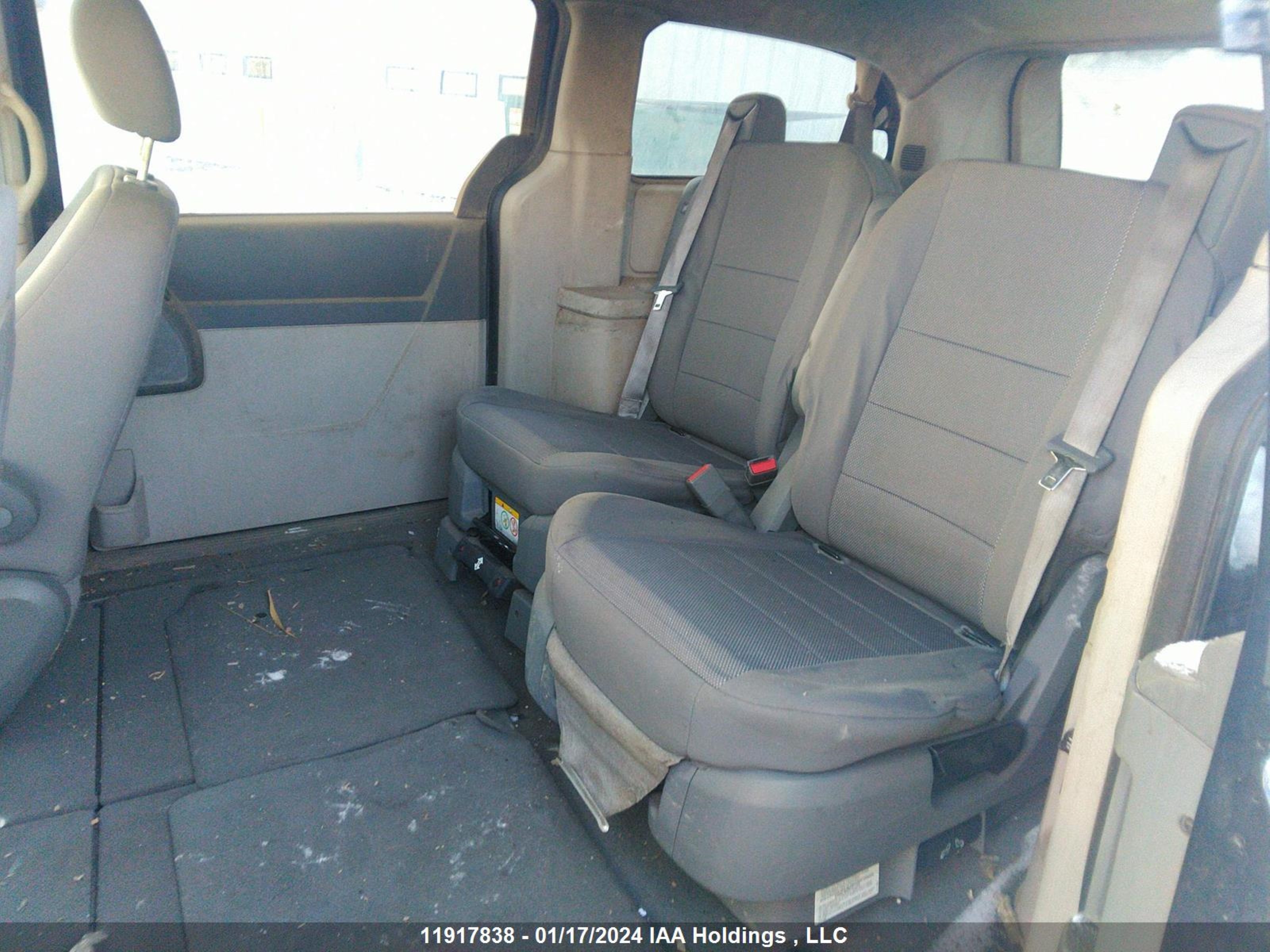 Photo 7 VIN: 2D8HN44P38R717580 - DODGE CARAVAN 