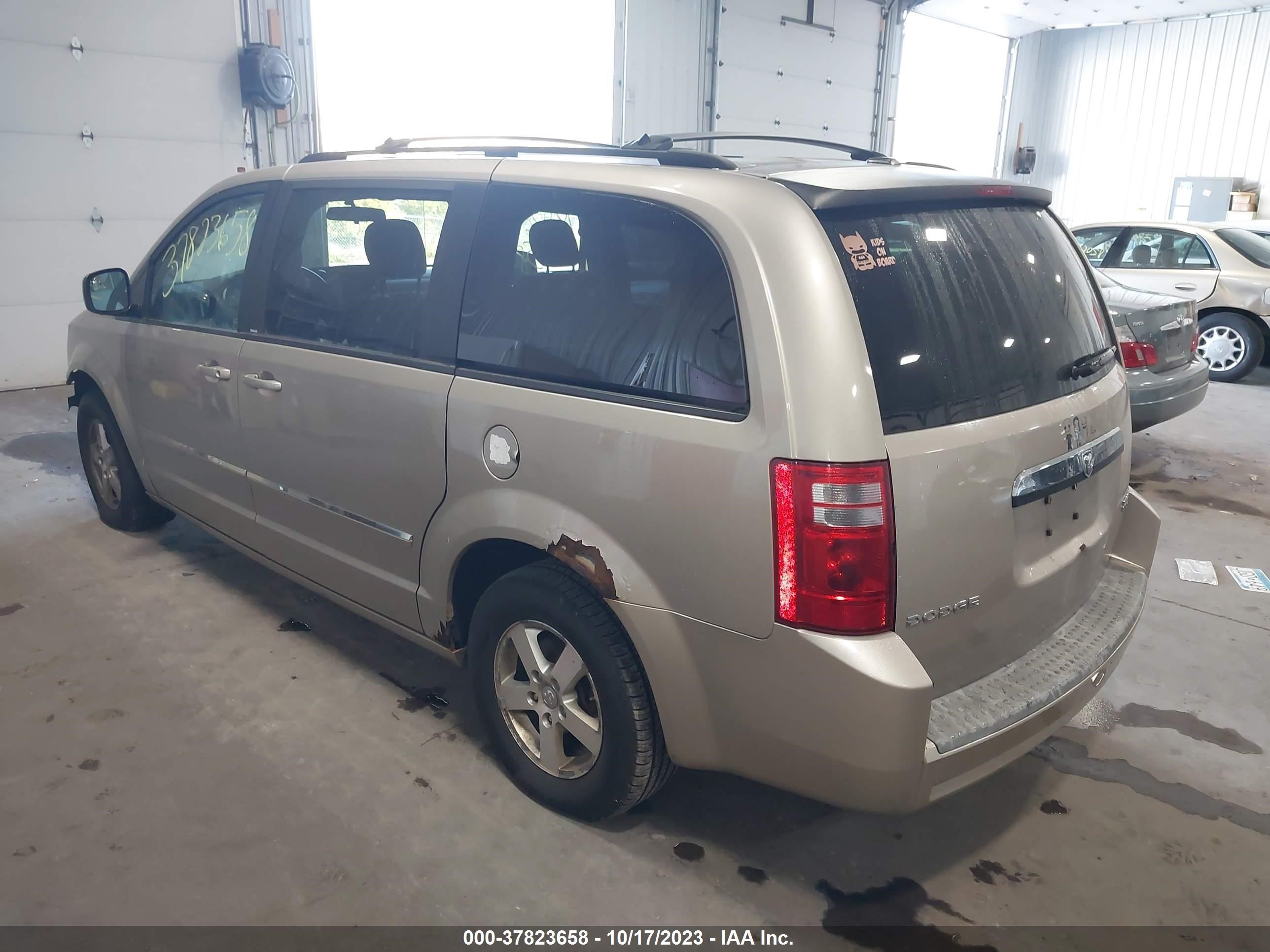 Photo 2 VIN: 2D8HN54109R617780 - DODGE CARAVAN 