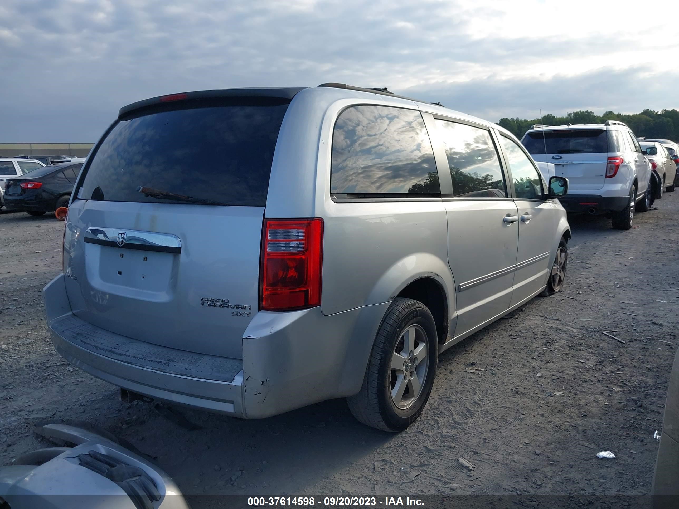 Photo 3 VIN: 2D8HN54129R615576 - DODGE CARAVAN 