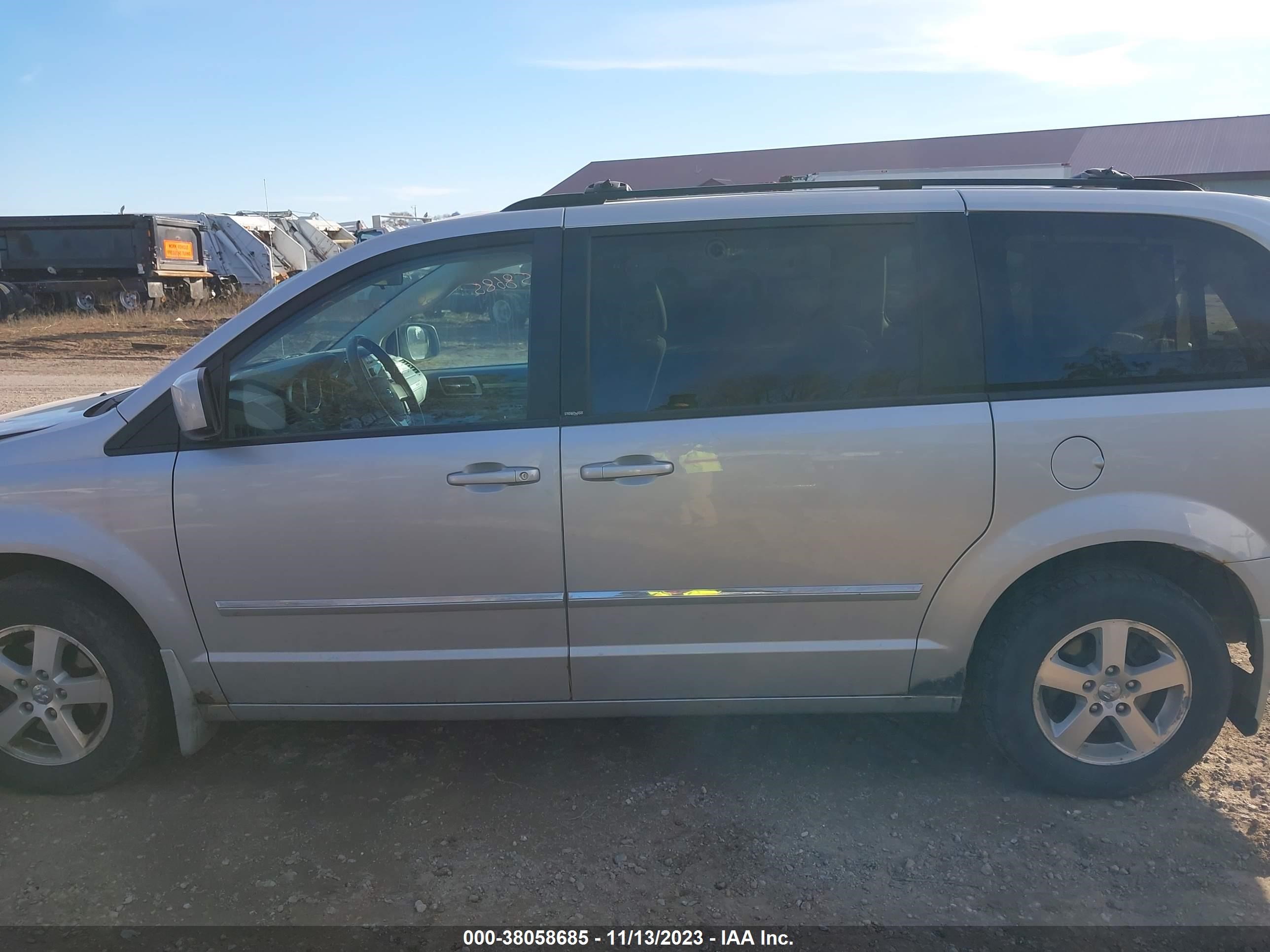 Photo 13 VIN: 2D8HN54179R577083 - DODGE CARAVAN 