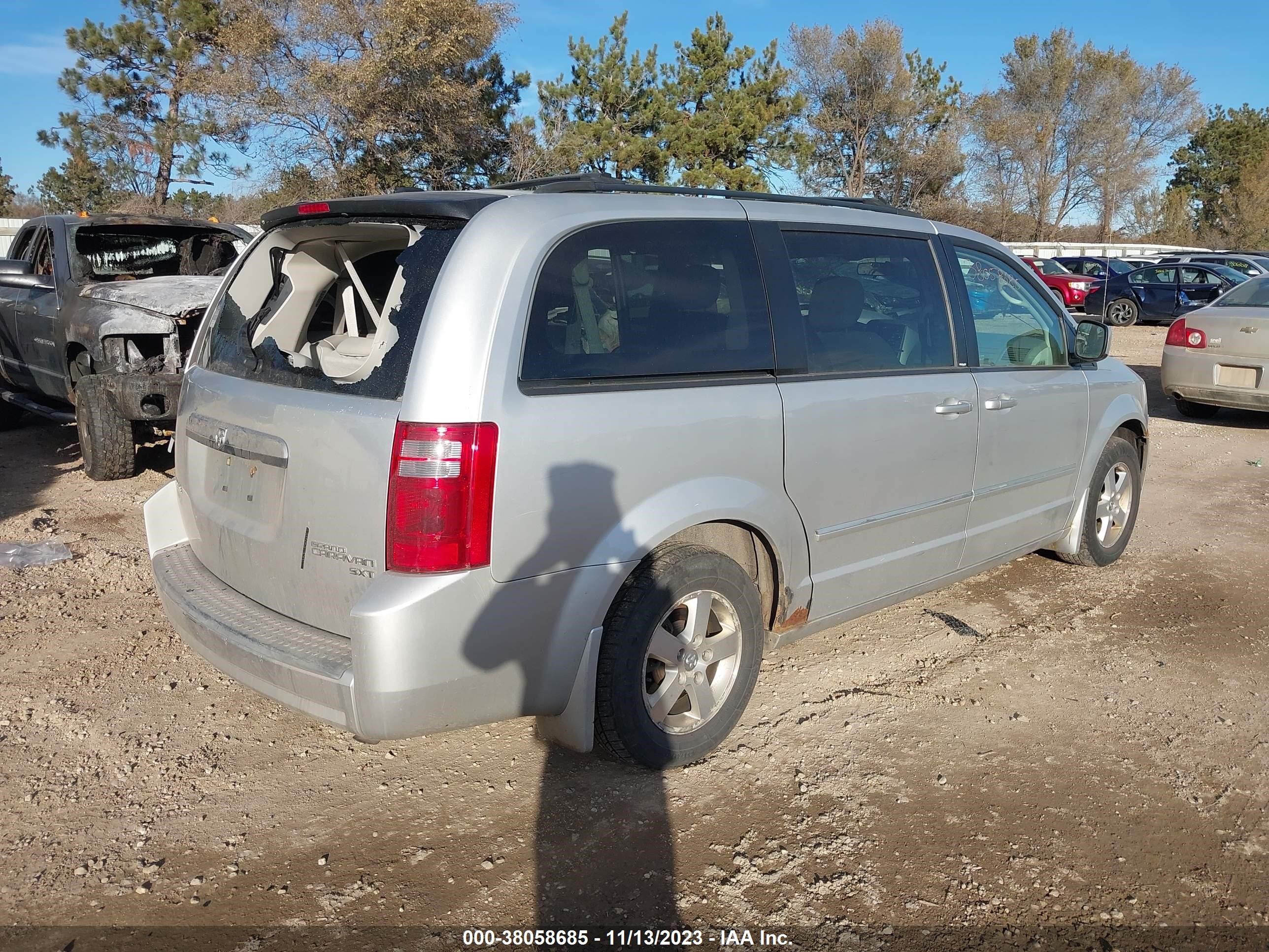 Photo 3 VIN: 2D8HN54179R577083 - DODGE CARAVAN 