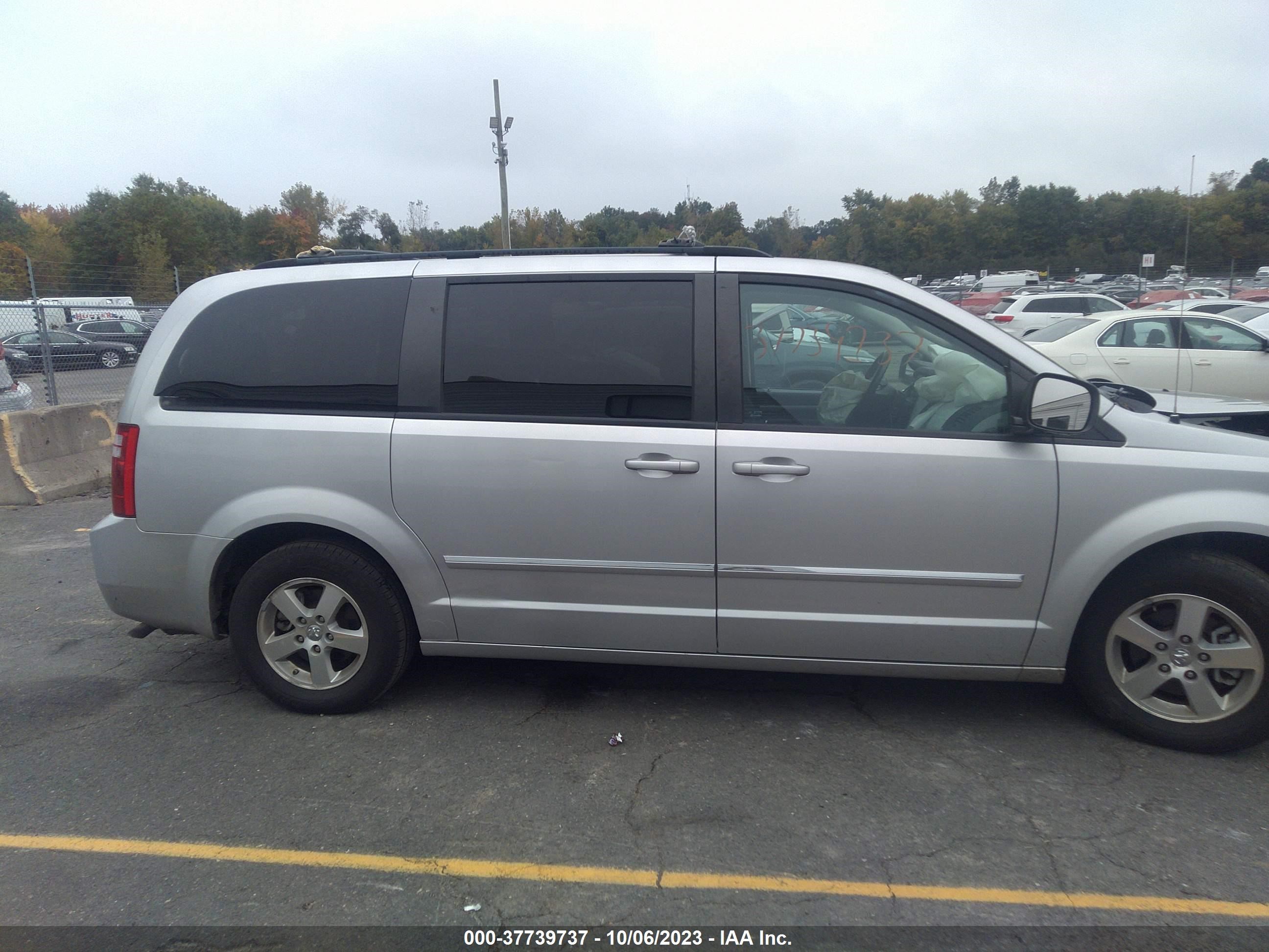 Photo 12 VIN: 2D8HN54189R628770 - DODGE CARAVAN 