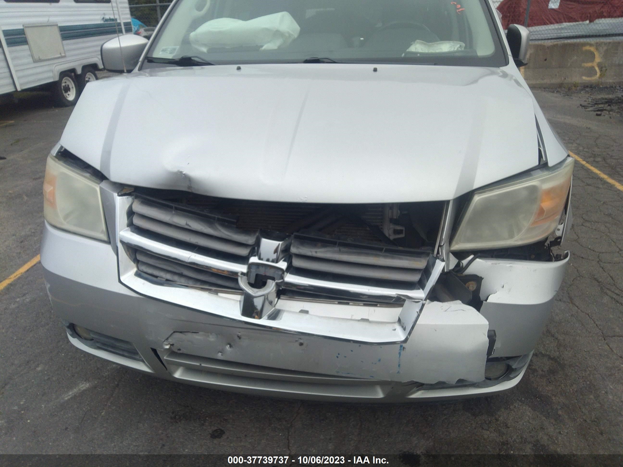 Photo 5 VIN: 2D8HN54189R628770 - DODGE CARAVAN 