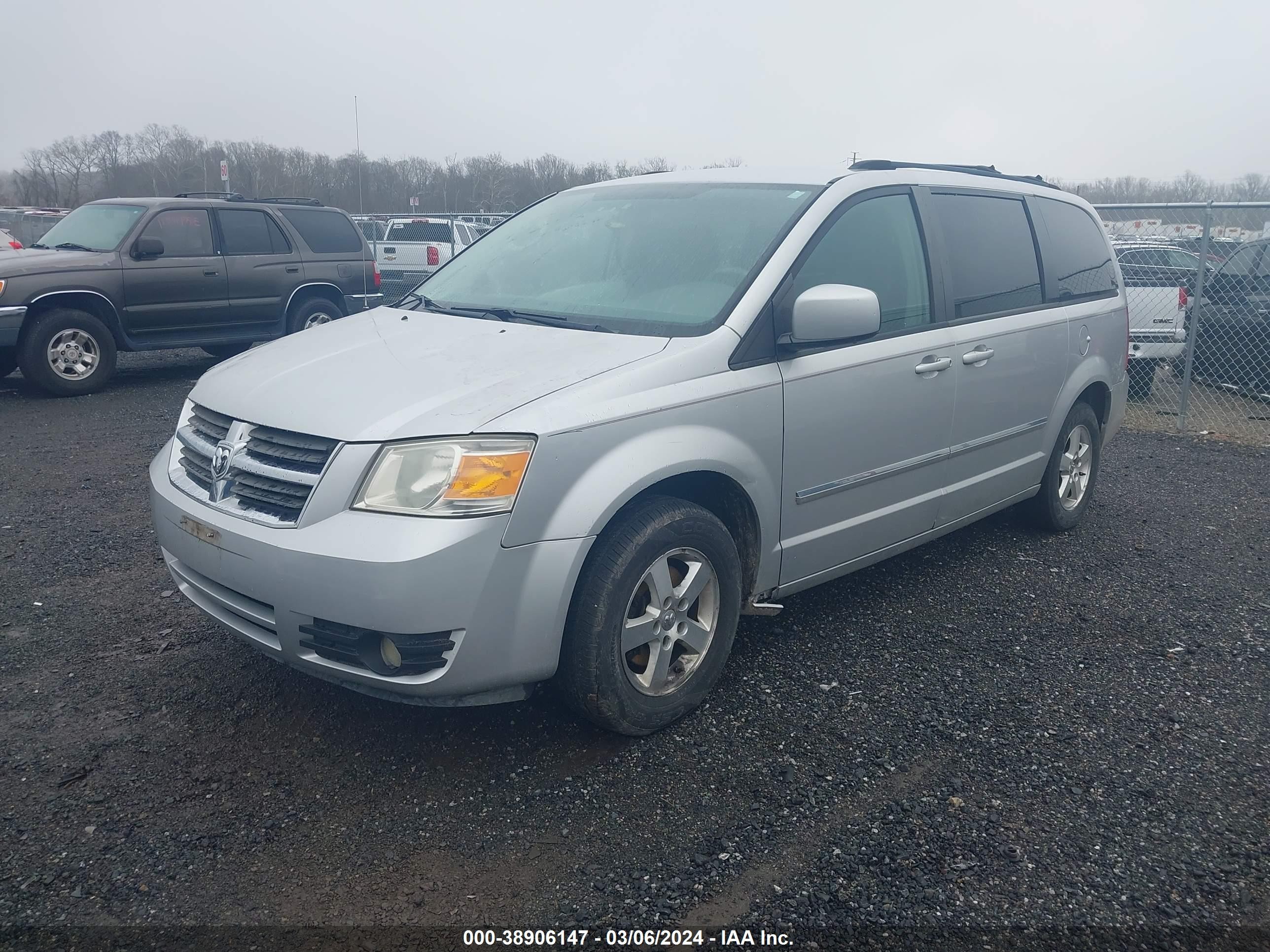 Photo 1 VIN: 2D8HN54199R620001 - DODGE CARAVAN 