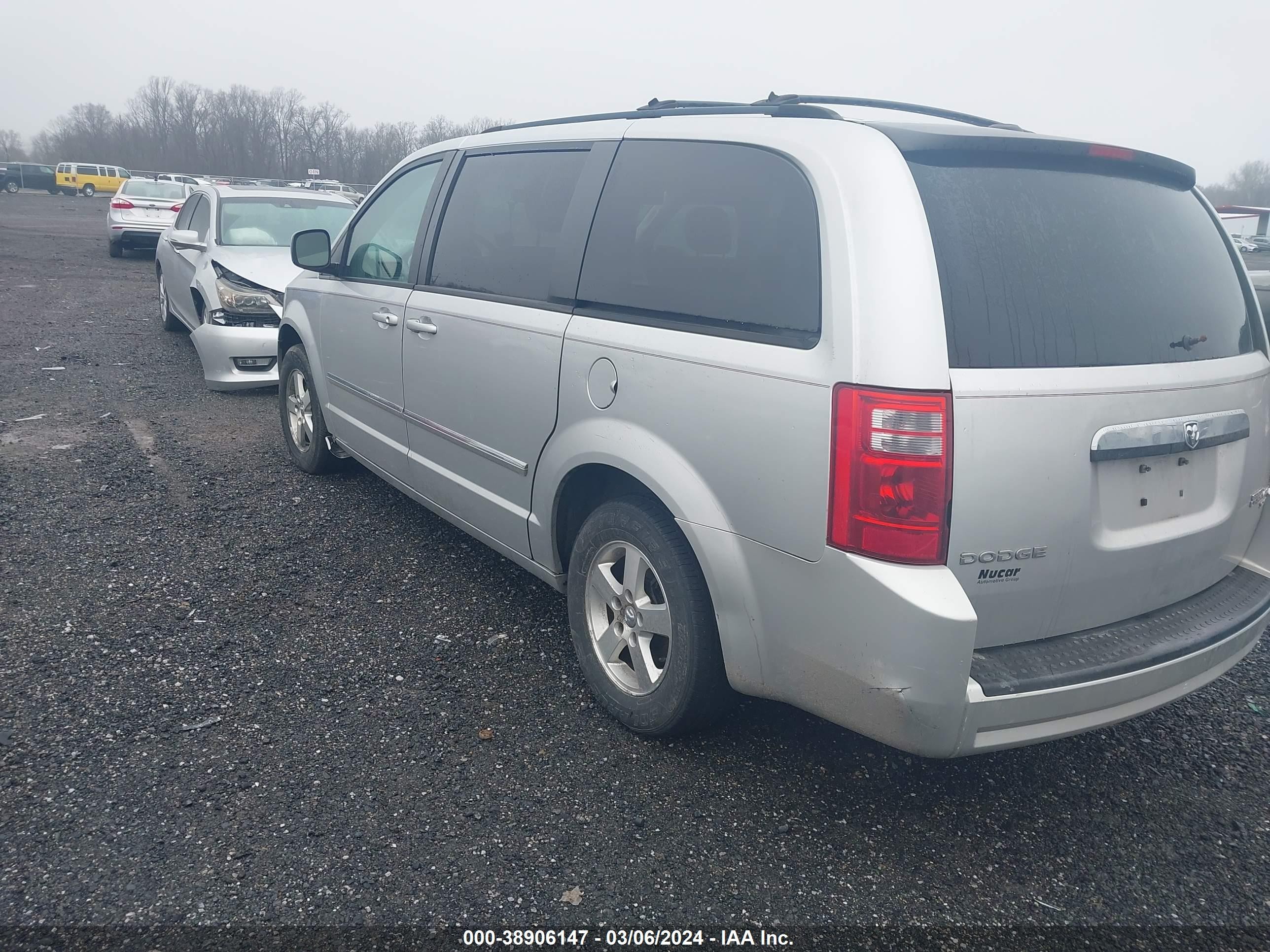 Photo 2 VIN: 2D8HN54199R620001 - DODGE CARAVAN 