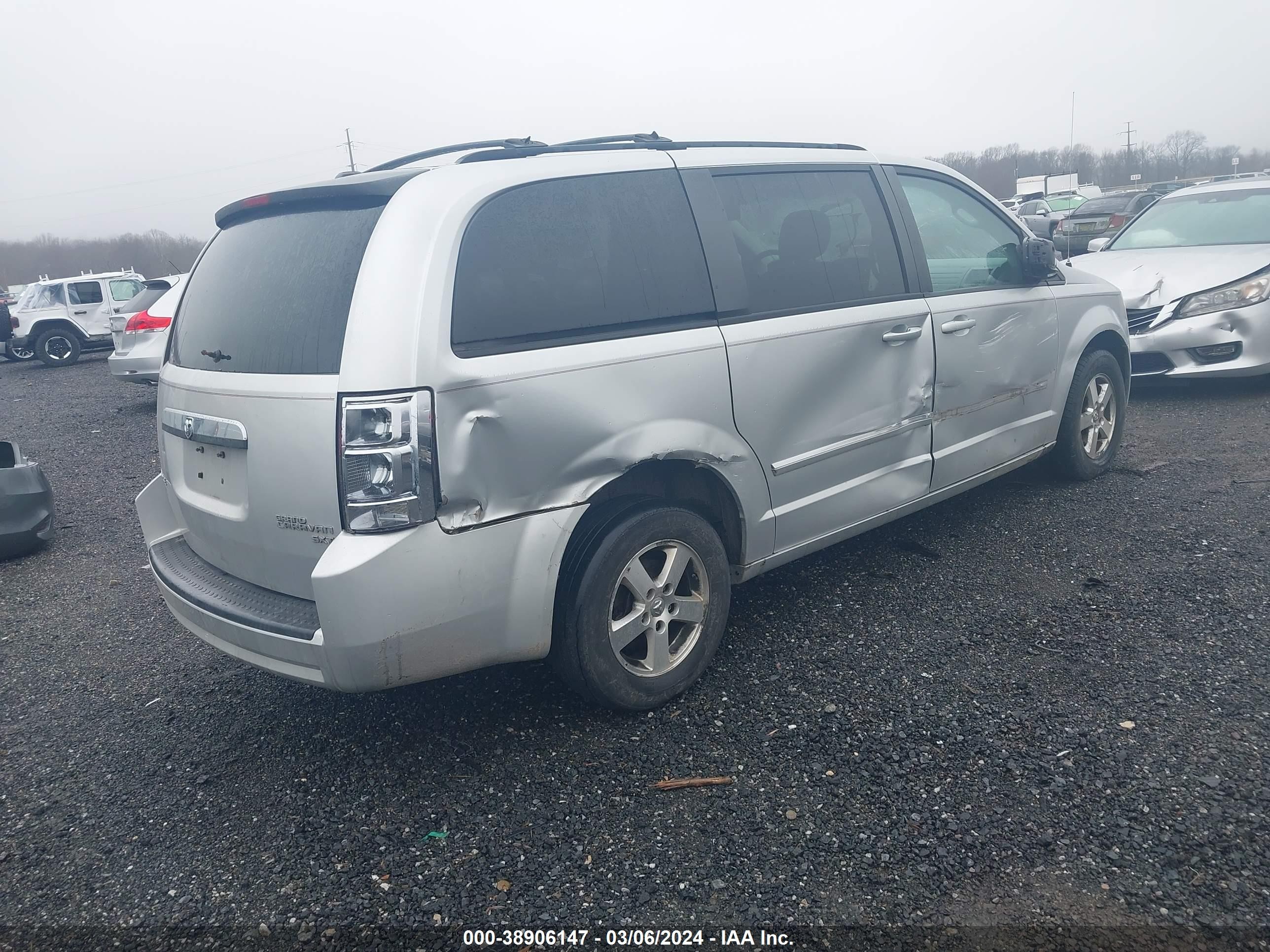 Photo 3 VIN: 2D8HN54199R620001 - DODGE CARAVAN 