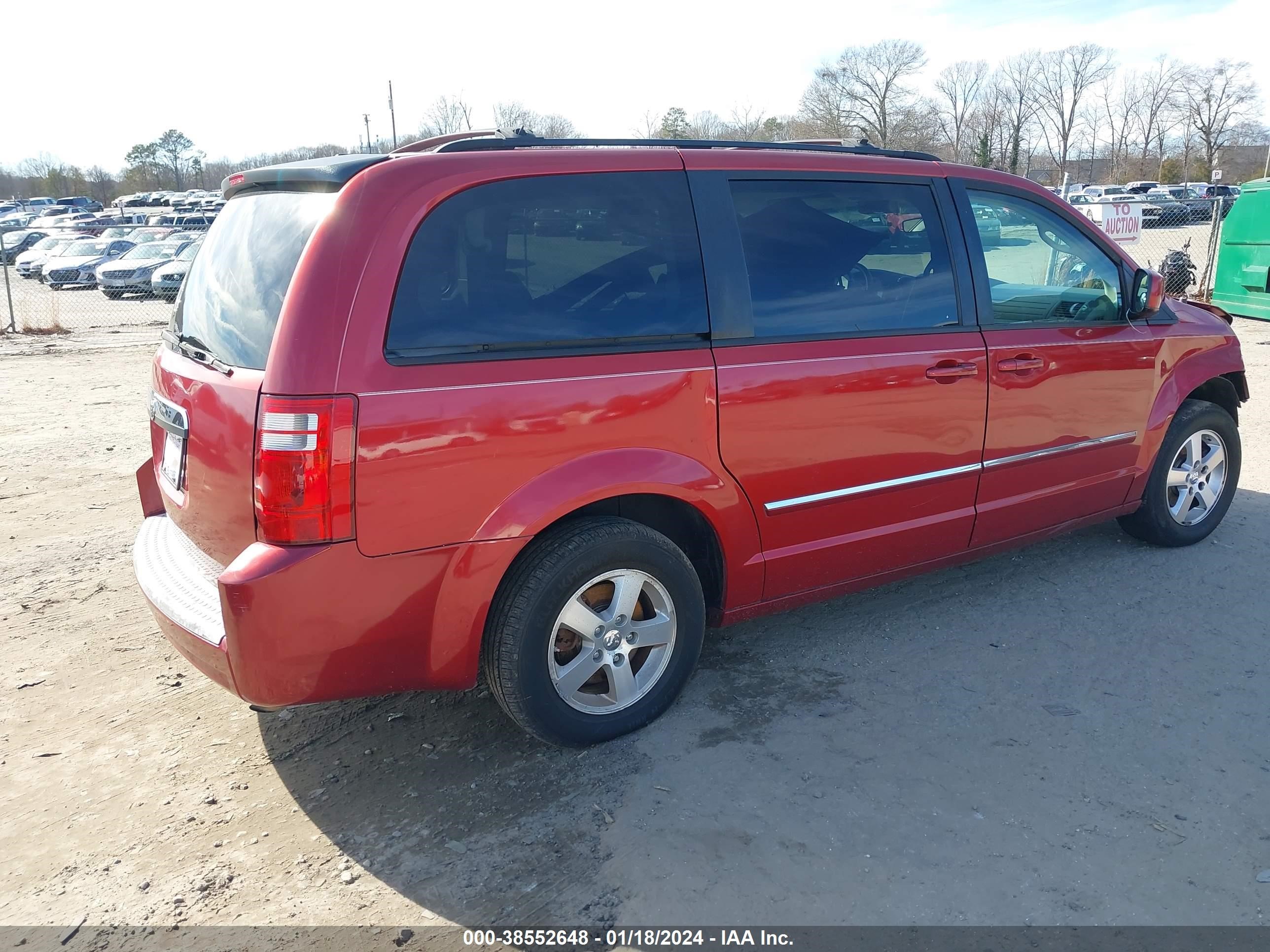 Photo 3 VIN: 2D8HN54P18R109899 - DODGE CARAVAN 