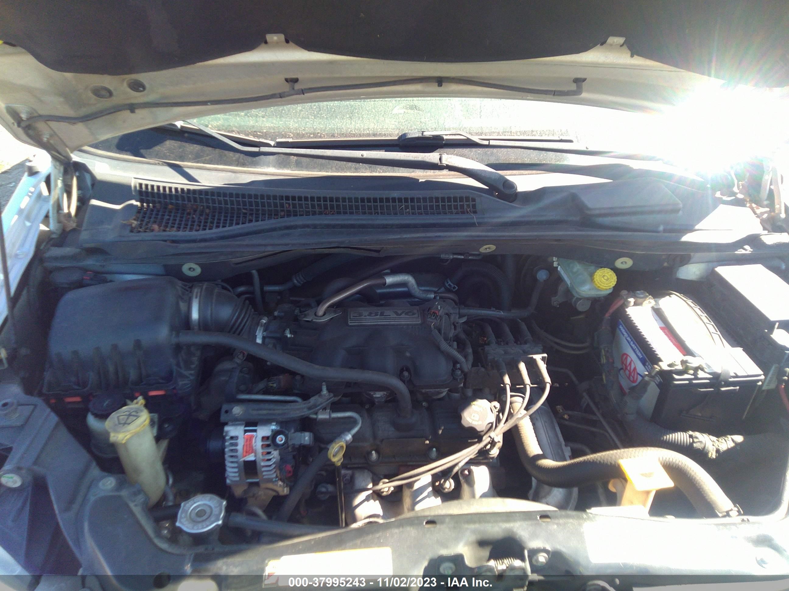 Photo 9 VIN: 2D8HN54P18R707393 - DODGE CARAVAN 