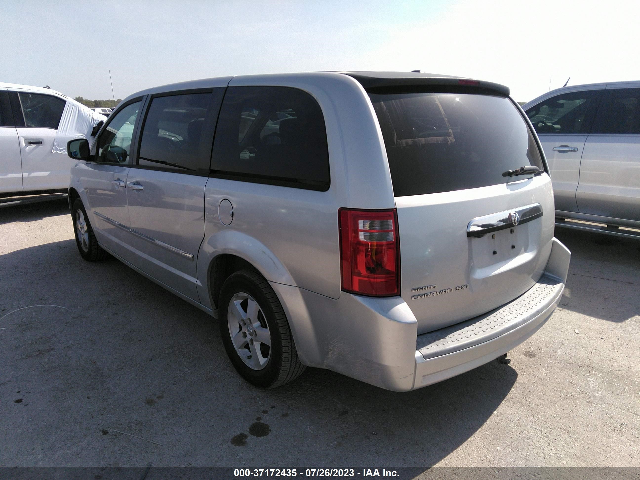 Photo 2 VIN: 2D8HN54P18R831244 - DODGE CARAVAN 