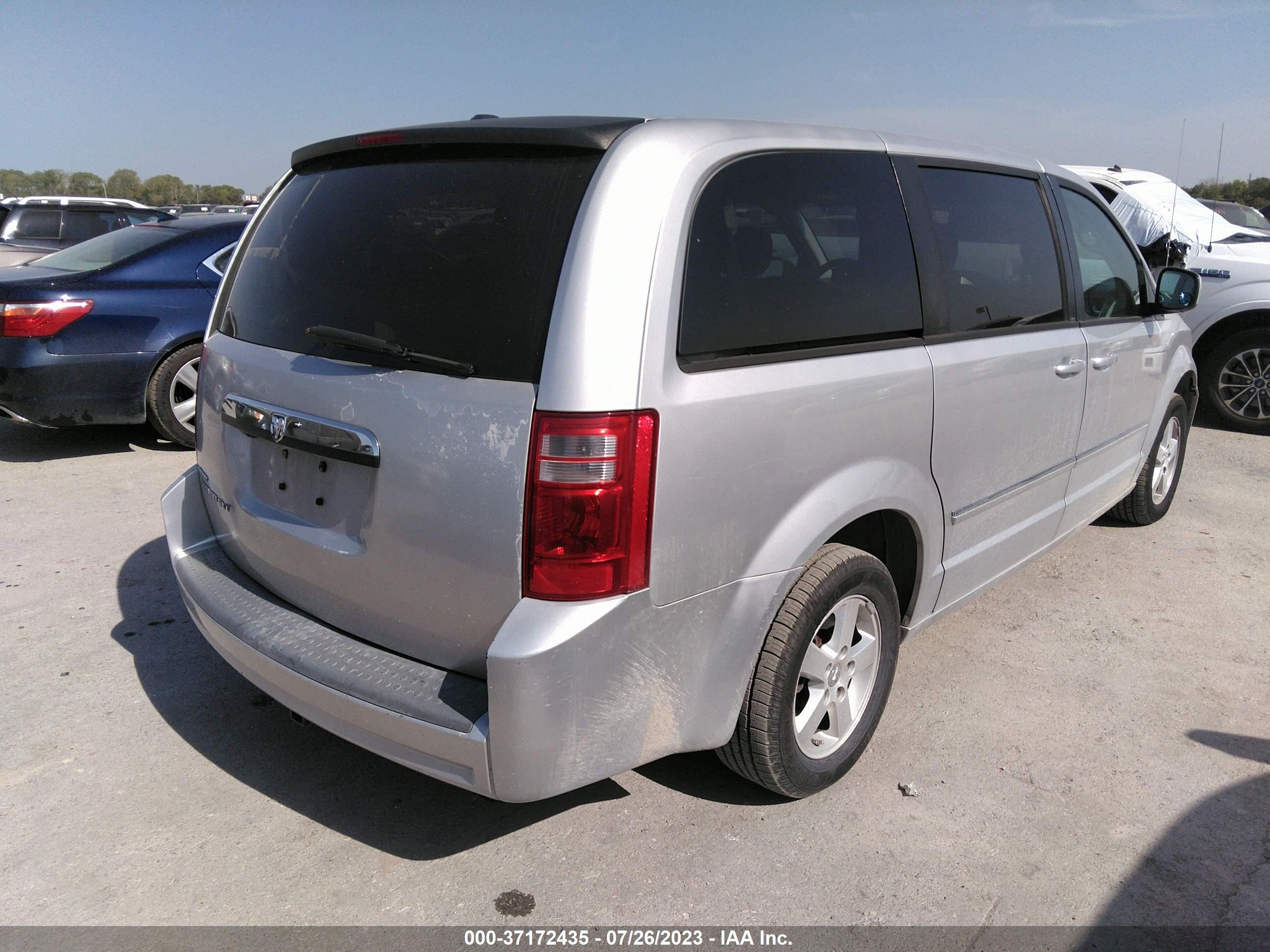 Photo 3 VIN: 2D8HN54P18R831244 - DODGE CARAVAN 