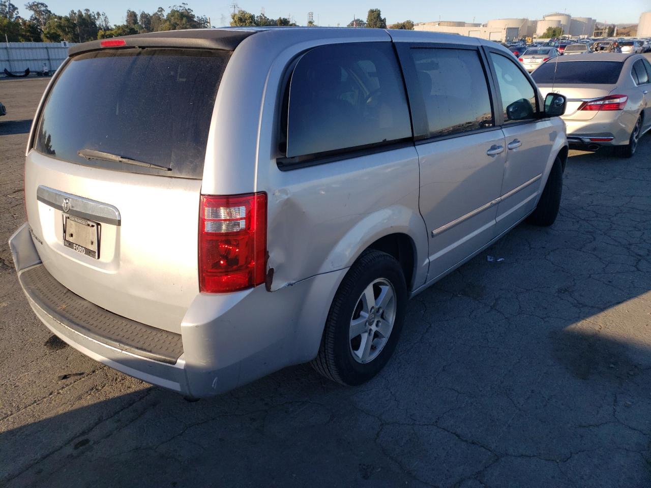 Photo 2 VIN: 2D8HN54P28R697991 - DODGE CARAVAN 