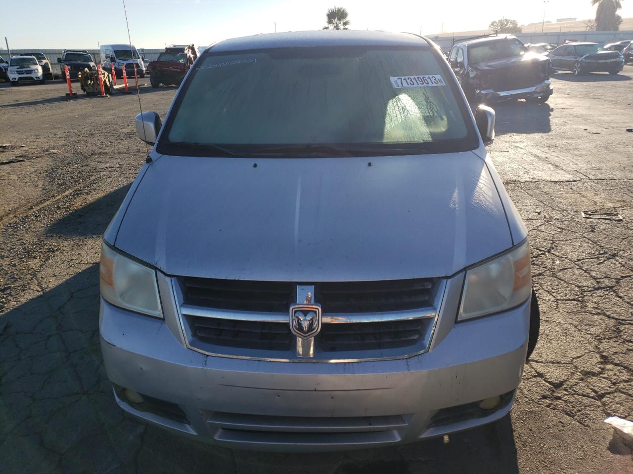 Photo 4 VIN: 2D8HN54P28R697991 - DODGE CARAVAN 