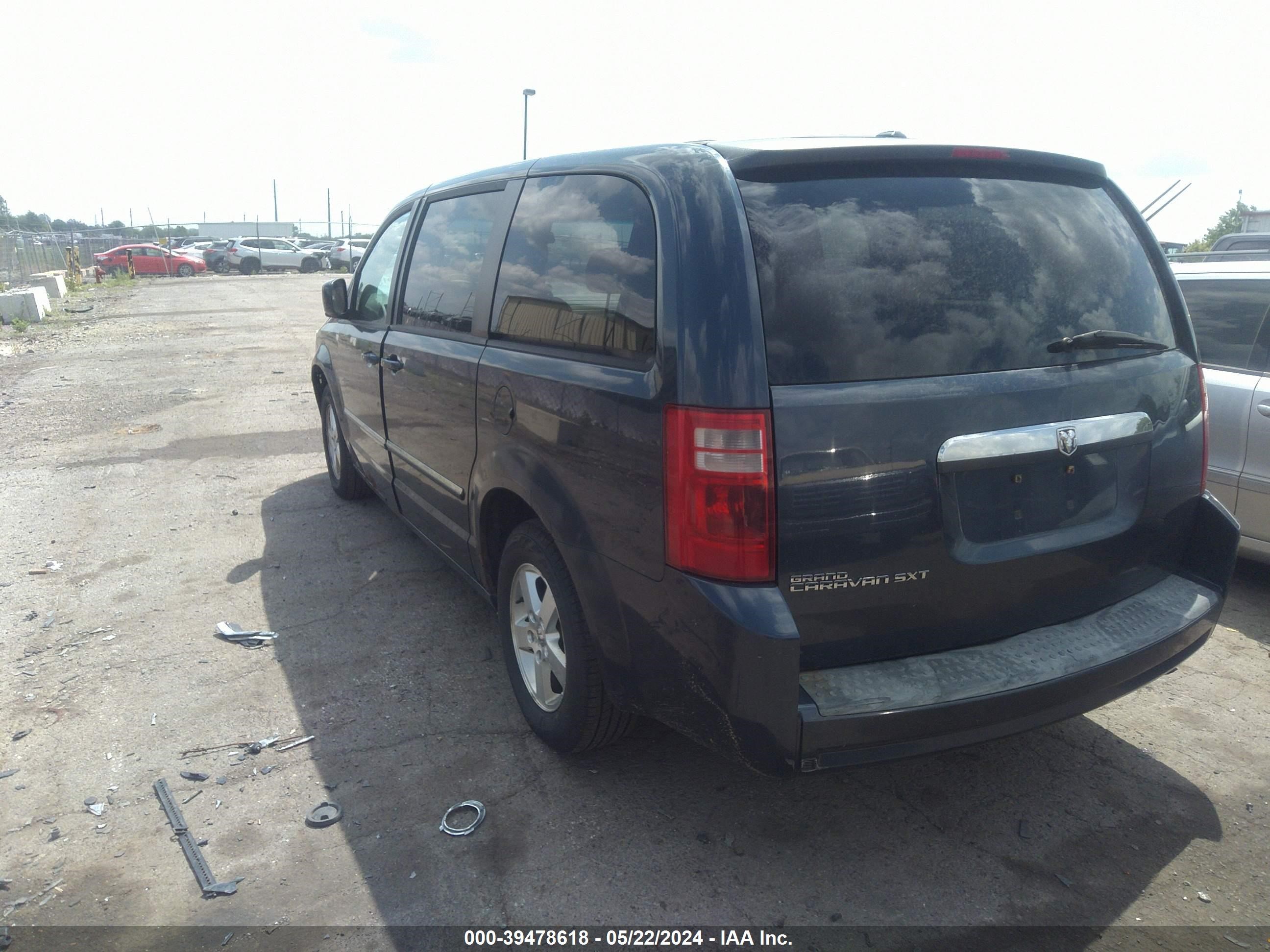 Photo 2 VIN: 2D8HN54P48R837541 - DODGE CARAVAN 