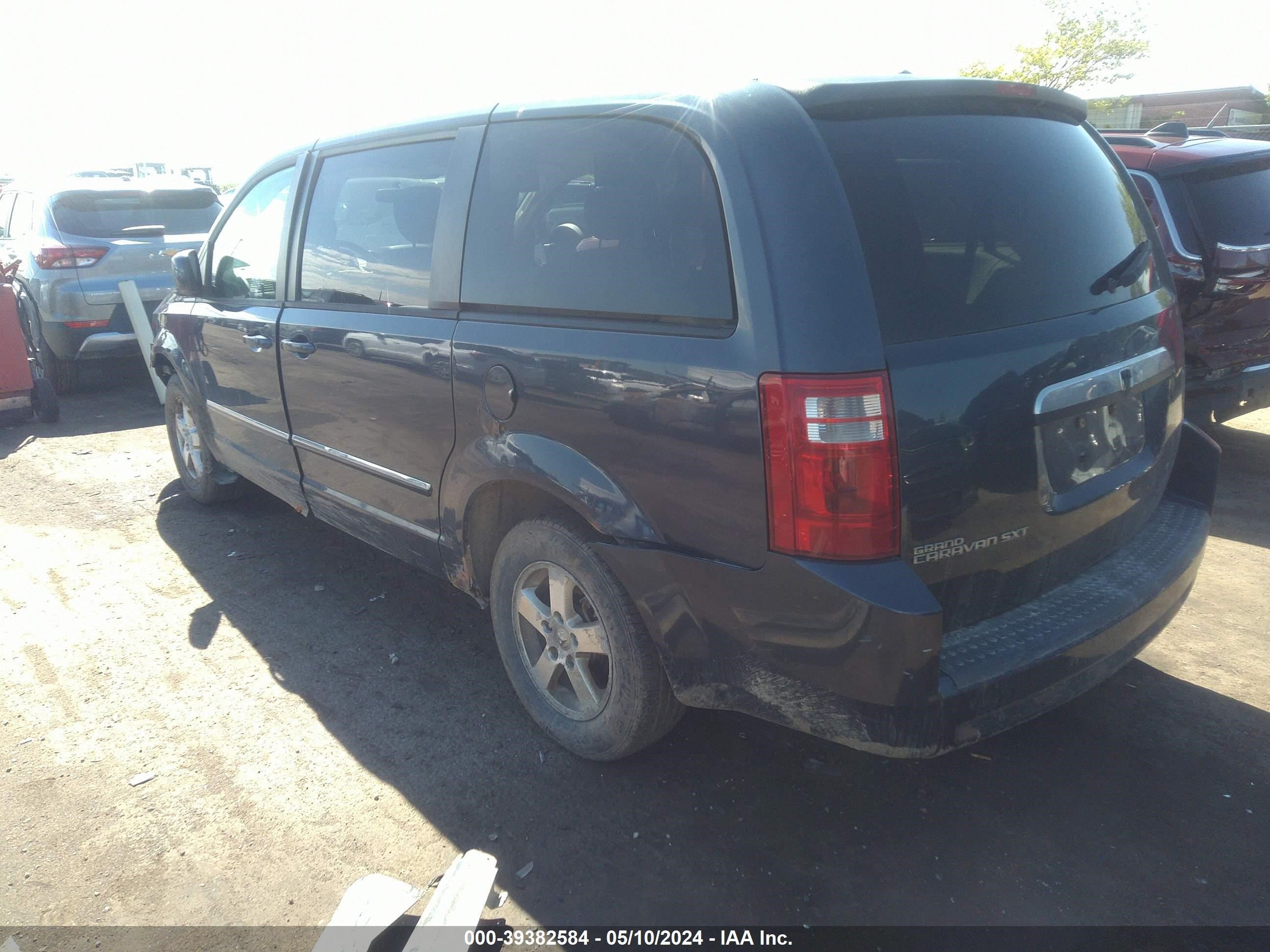 Photo 2 VIN: 2D8HN54P68R752880 - DODGE CARAVAN 