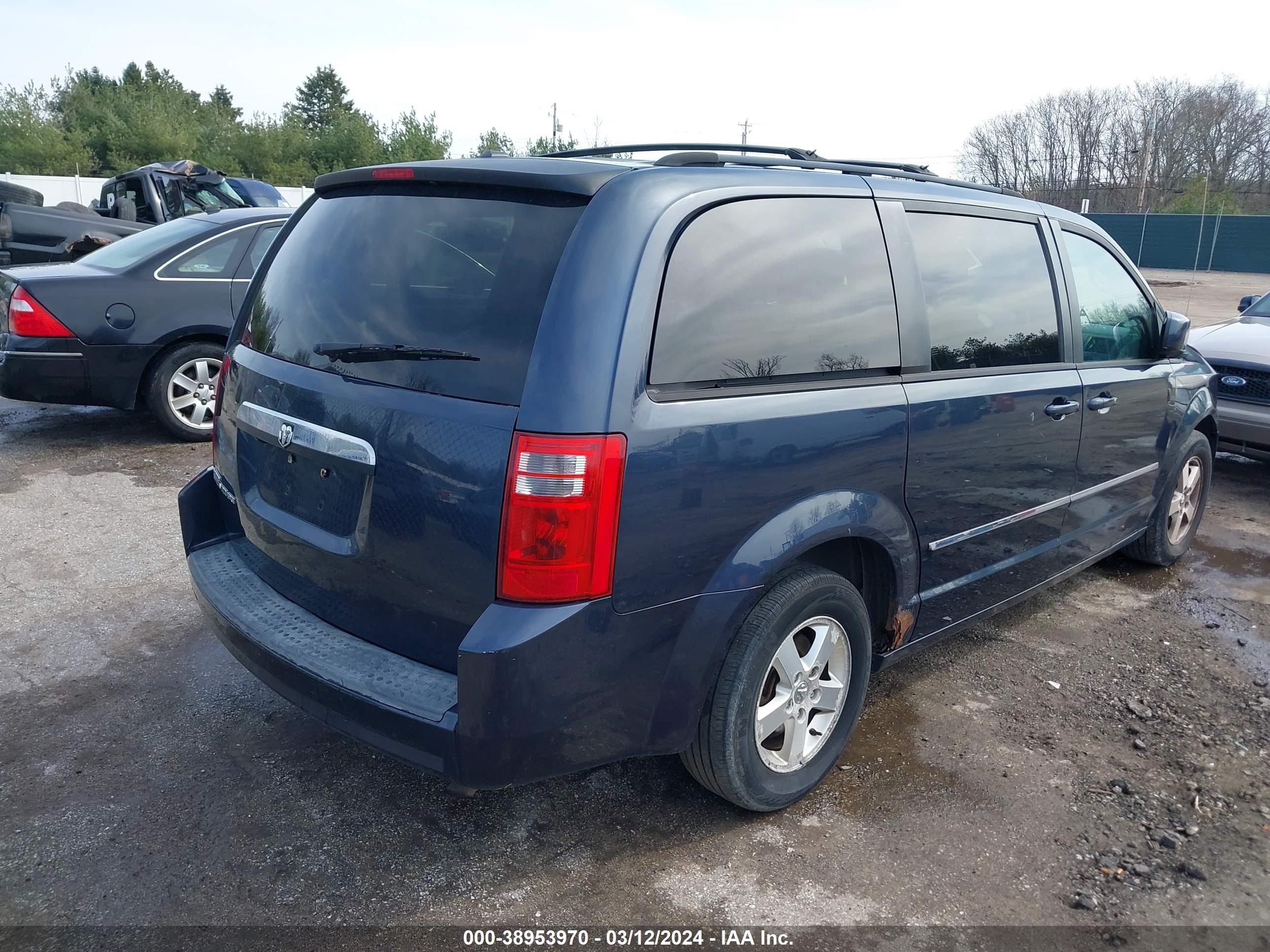 Photo 3 VIN: 2D8HN54P78R832558 - DODGE CARAVAN 