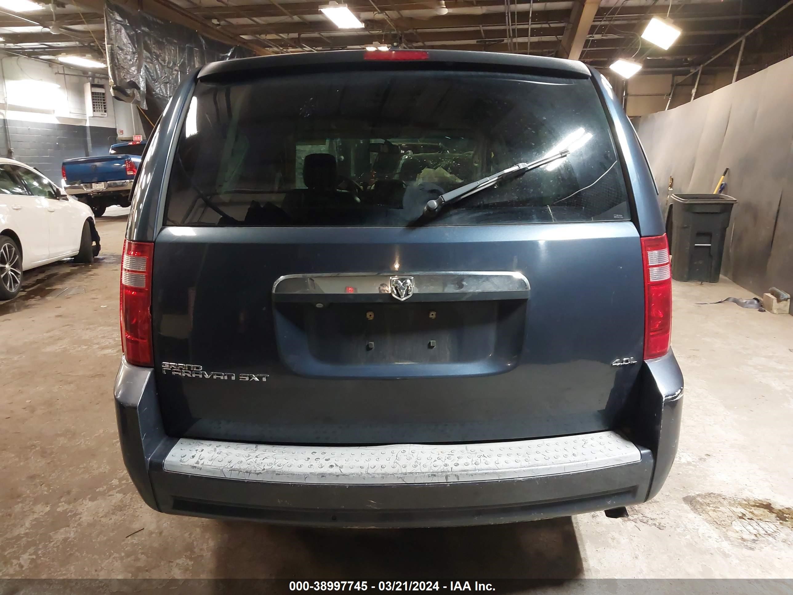 Photo 15 VIN: 2D8HN54X58R130092 - DODGE CARAVAN 