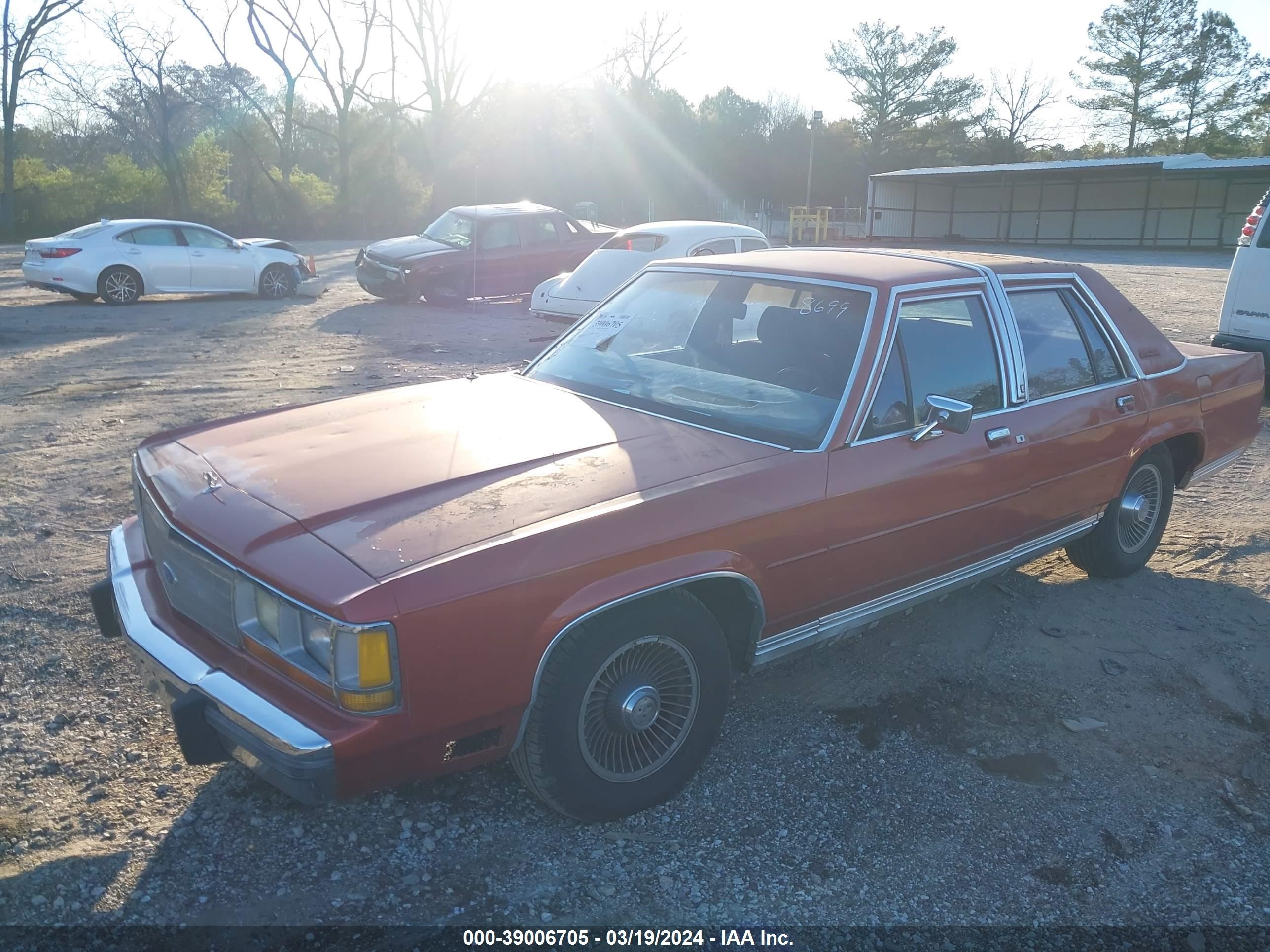 Photo 1 VIN: 2FABP74F2KX118699 - FORD CROWN VICTORIA 