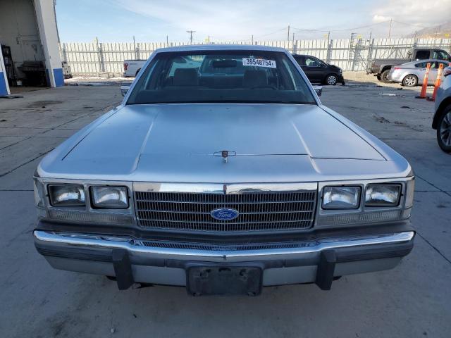 Photo 4 VIN: 2FABP74F4KX104268 - FORD CROWN VIC 