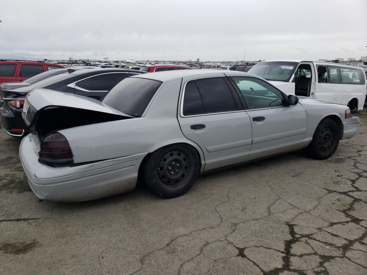 Photo 2 VIN: 2FABP7BV0AX108665 - FORD CROWN VICTORIA 