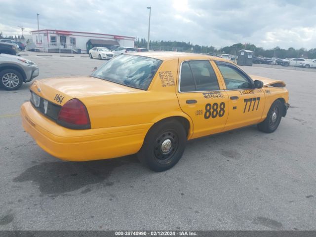 Photo 3 VIN: 2FABP7BV0AX125353 - FORD CROWN VICTORIA 