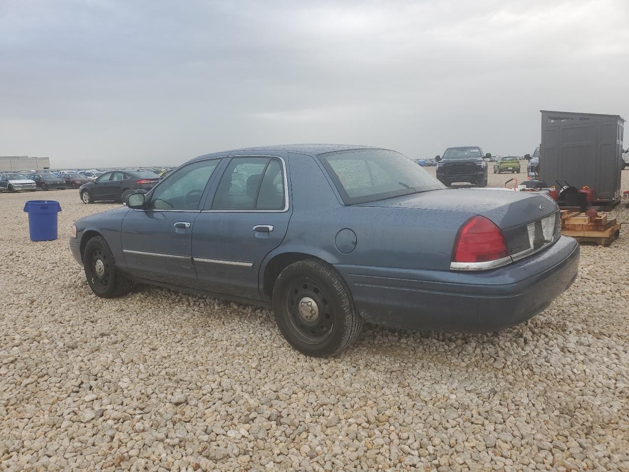 Photo 1 VIN: 2FABP7BV2AX100941 - FORD CROWN VICTORIA 