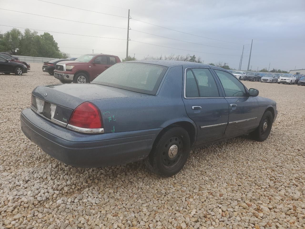 Photo 2 VIN: 2FABP7BV2AX100941 - FORD CROWN VICTORIA 