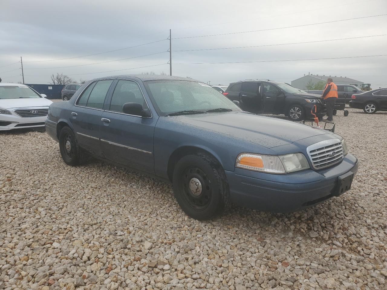 Photo 3 VIN: 2FABP7BV2AX100941 - FORD CROWN VICTORIA 