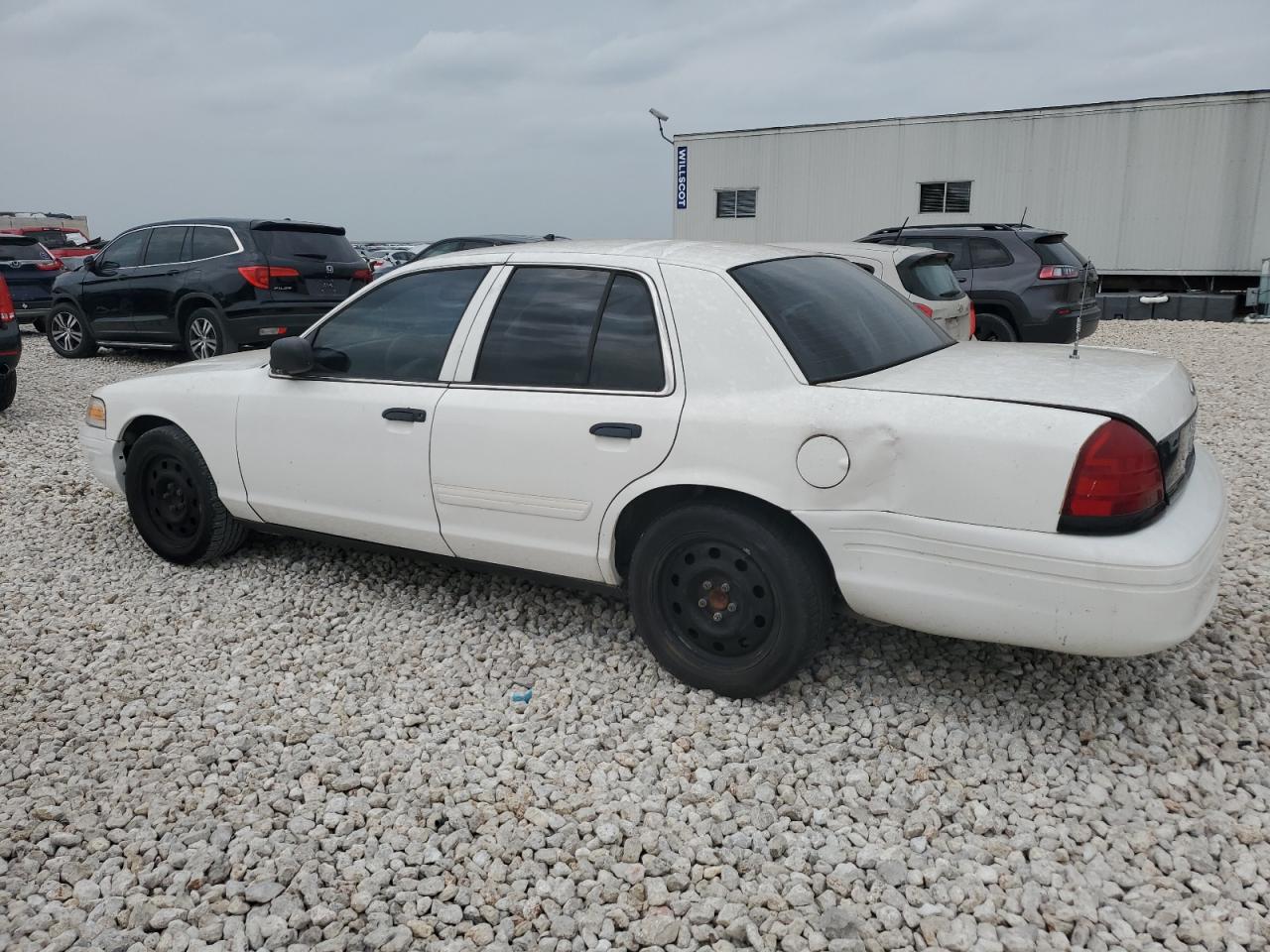 Photo 1 VIN: 2FABP7BV3AX135813 - FORD CROWN VICTORIA 