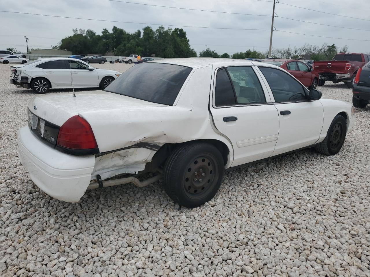 Photo 2 VIN: 2FABP7BV3AX135813 - FORD CROWN VICTORIA 