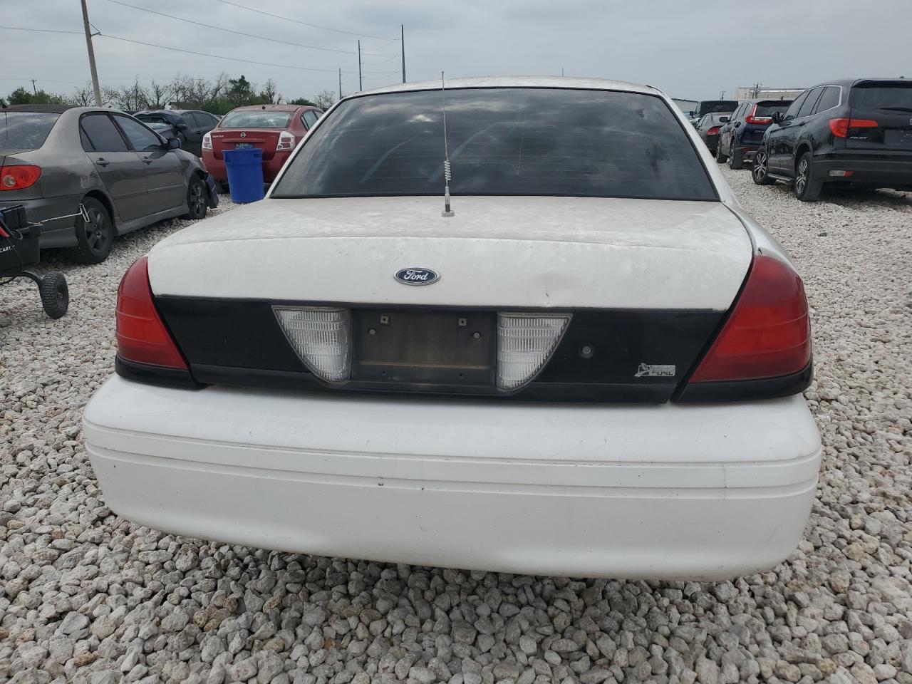 Photo 5 VIN: 2FABP7BV3AX135813 - FORD CROWN VICTORIA 