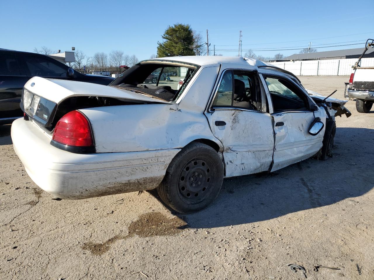 Photo 2 VIN: 2FABP7BV3AX137884 - FORD CROWN VICTORIA 