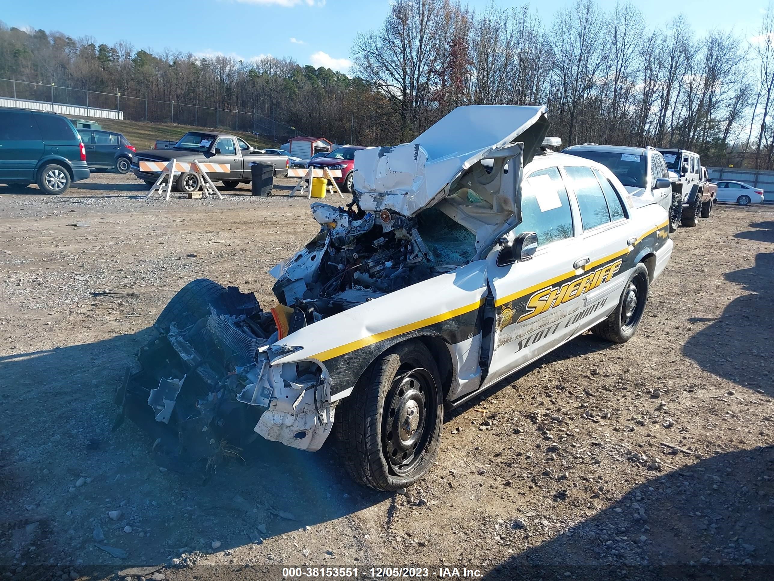 Photo 1 VIN: 2FABP7BV3AX145466 - FORD CROWN VICTORIA 