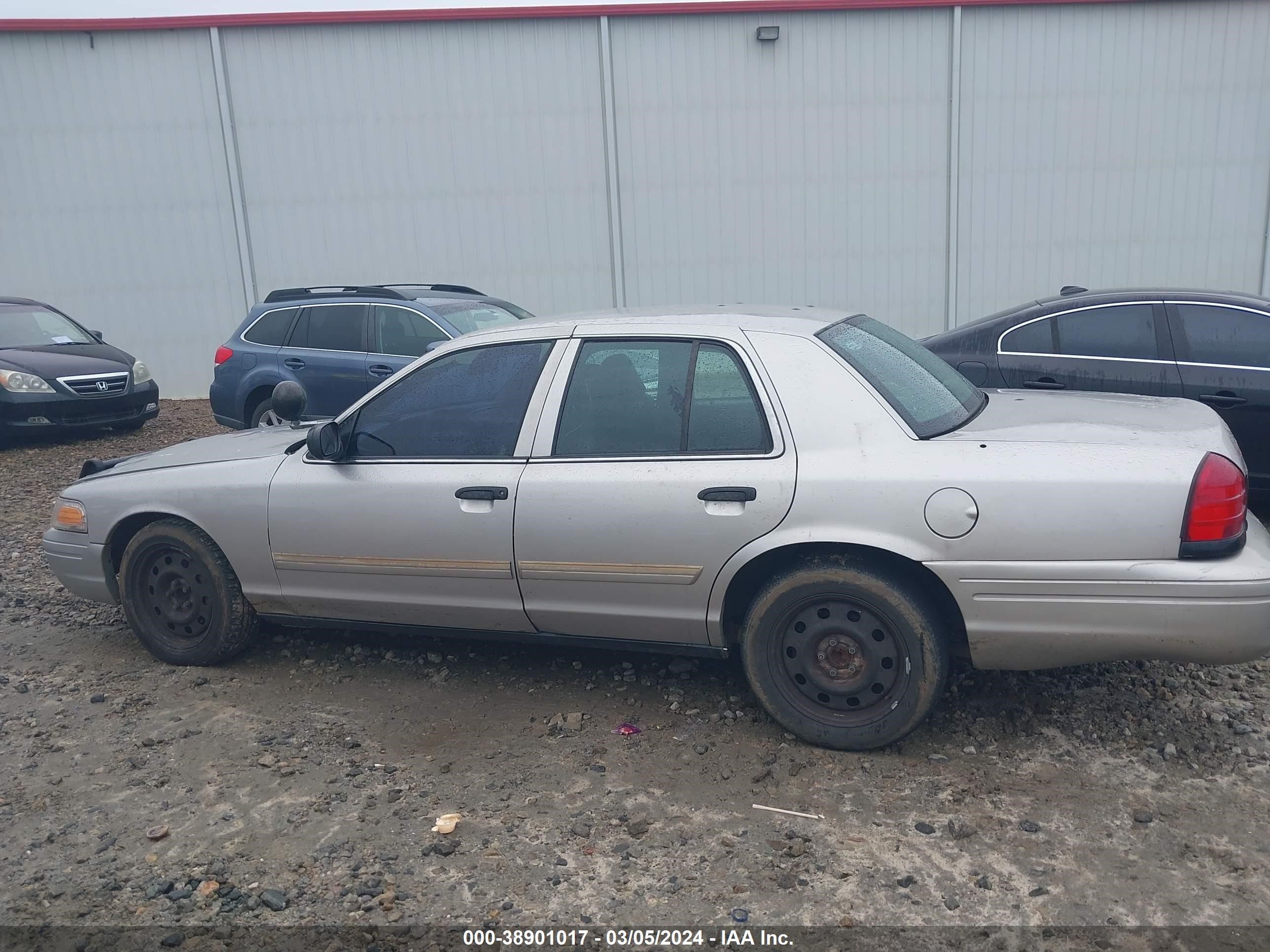 Photo 12 VIN: 2FABP7BV4AX120964 - FORD CROWN VICTORIA 