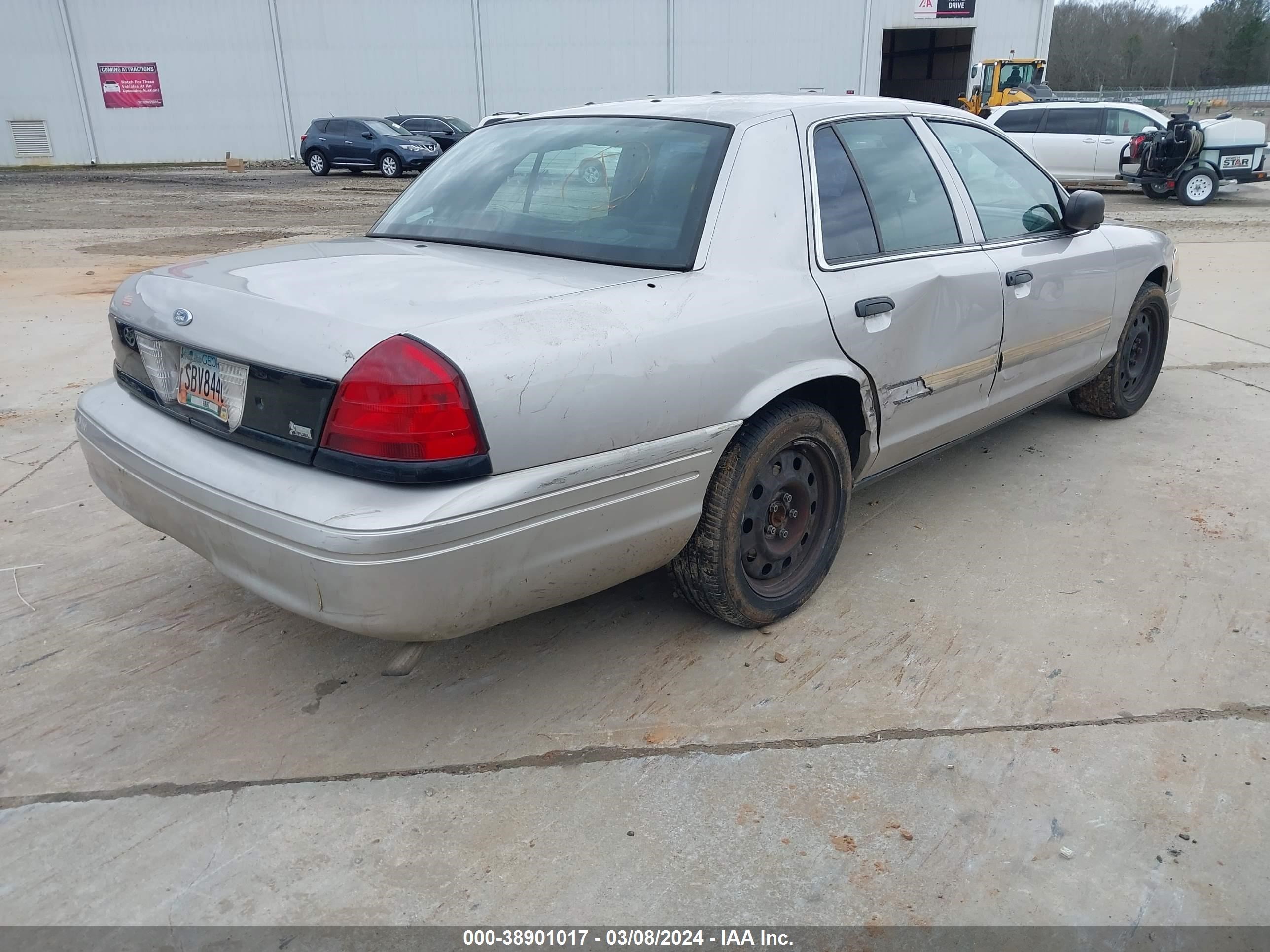 Photo 3 VIN: 2FABP7BV4AX120964 - FORD CROWN VICTORIA 