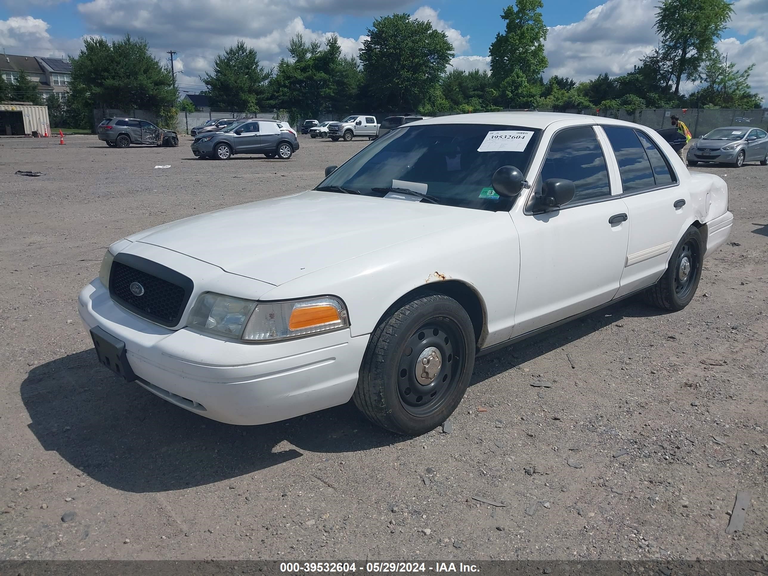 Photo 1 VIN: 2FABP7BV4BX168496 - FORD CROWN VICTORIA 