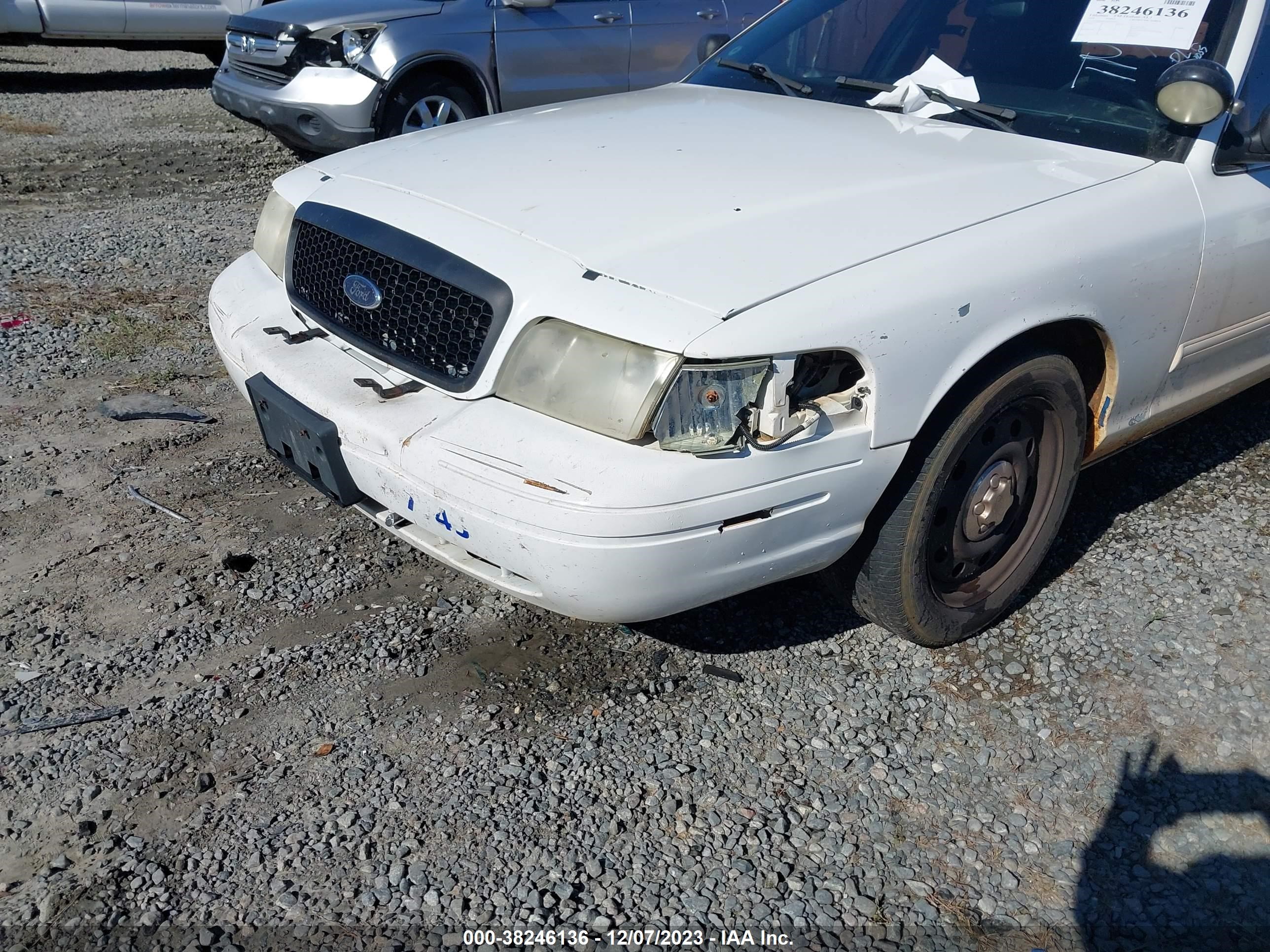 Photo 5 VIN: 2FABP7BV5AX110704 - FORD CROWN VICTORIA 