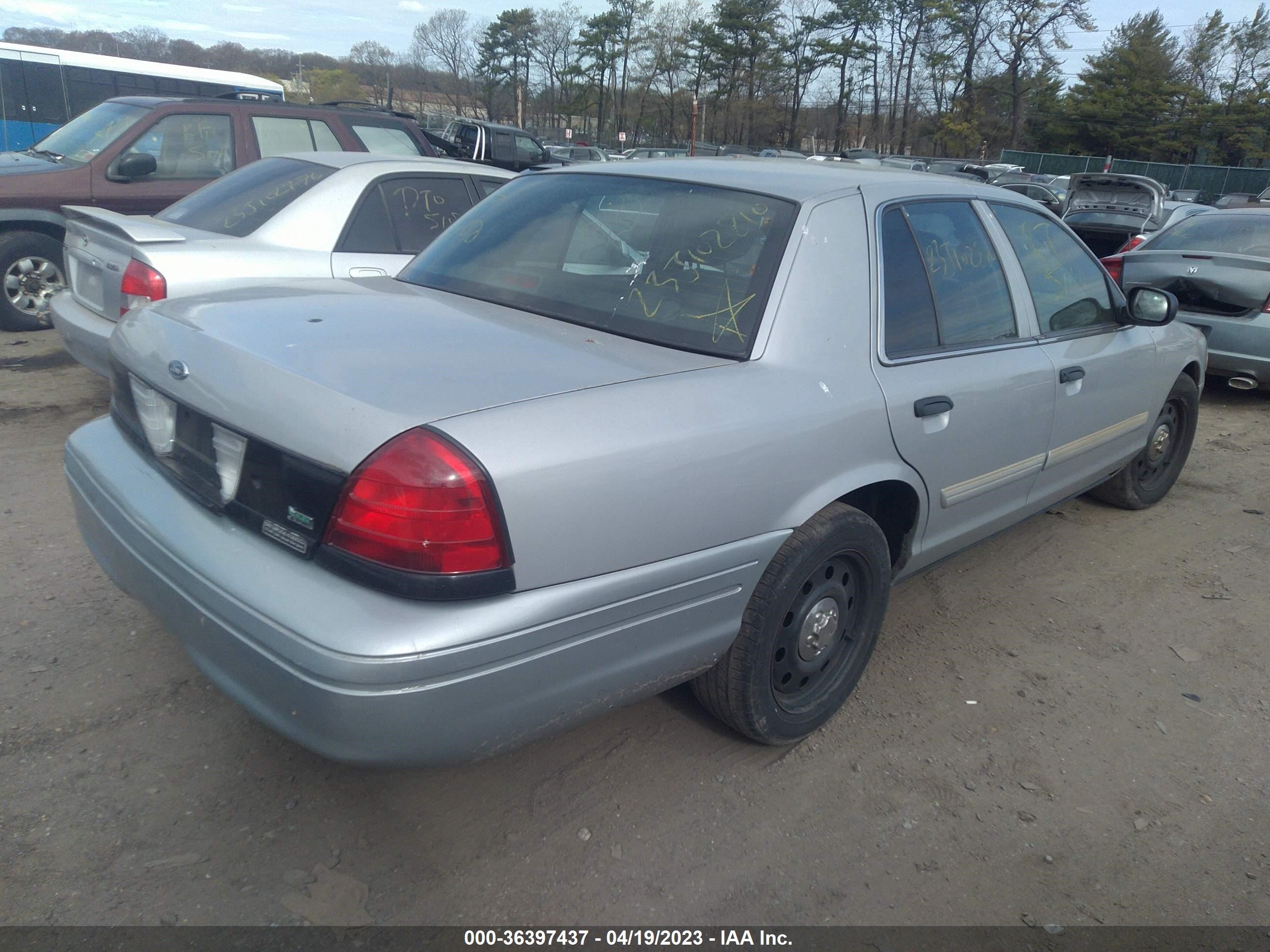 Photo 3 VIN: 2FABP7BV6BX103441 - FORD POLICE 