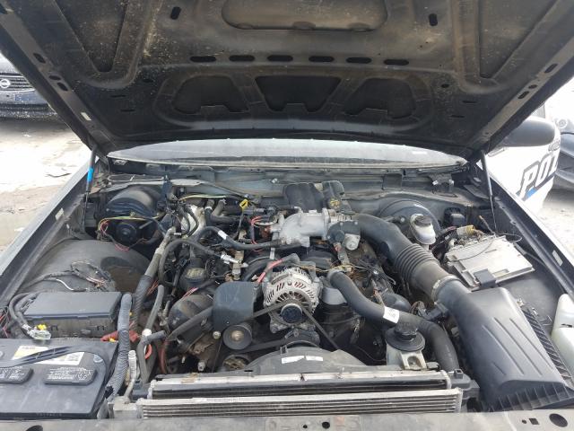 Photo 6 VIN: 2FABP7BV7BX135766 - FORD CROWN VICT 