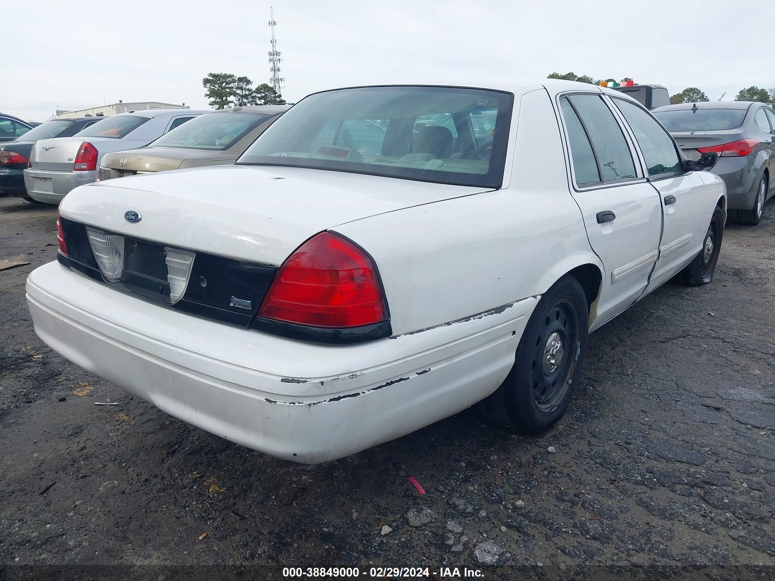 Photo 3 VIN: 2FABP7BV9AX121138 - FORD CROWN VICTORIA 