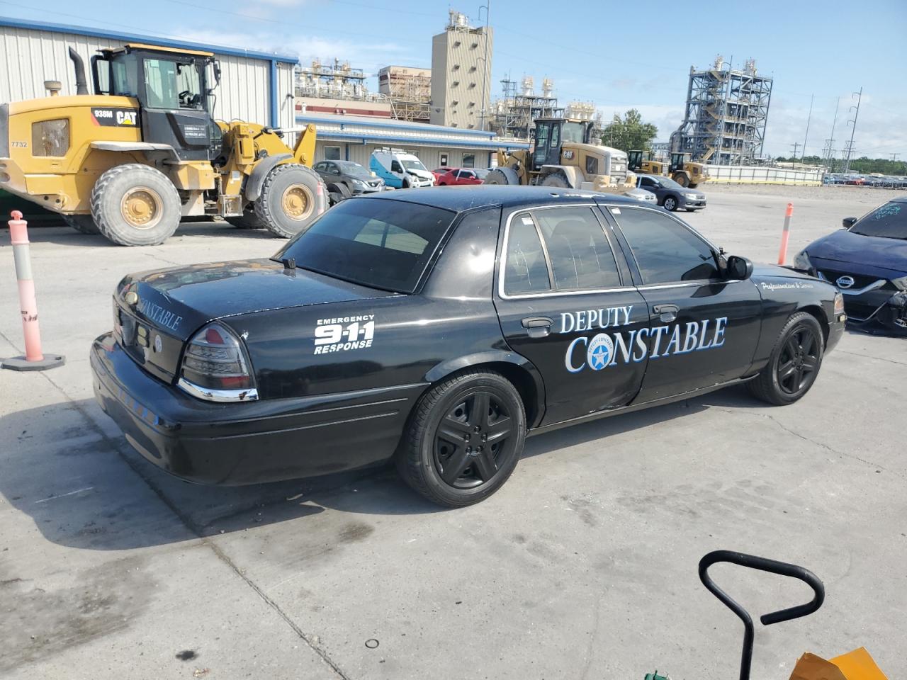 Photo 2 VIN: 2FABP7BV9AX139140 - FORD CROWN VICTORIA 