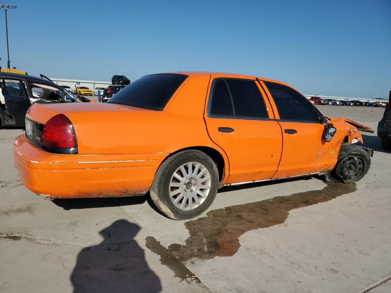 Photo 2 VIN: 2FABP7BVXAX109838 - FORD CROWN VICTORIA 