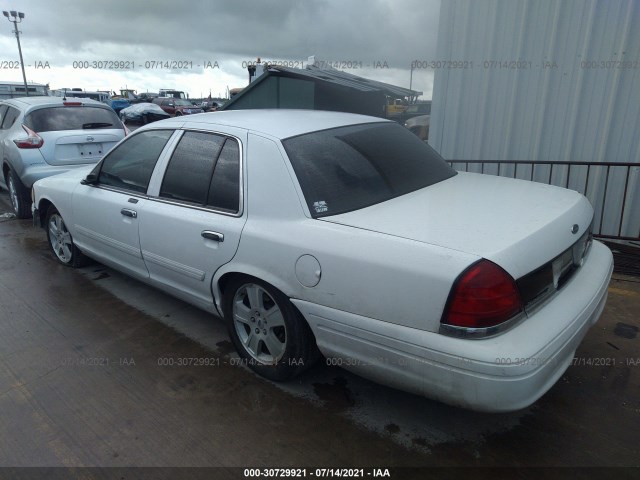 Photo 2 VIN: 2FABP7EV0BX137080 - FORD CROWN VICTORIA 