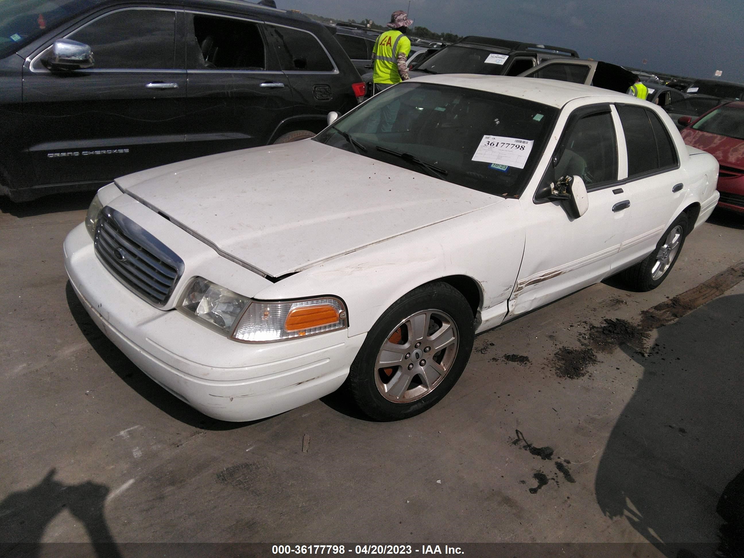 Photo 1 VIN: 2FABP7EV1BX130414 - FORD CROWN VICTORIA 